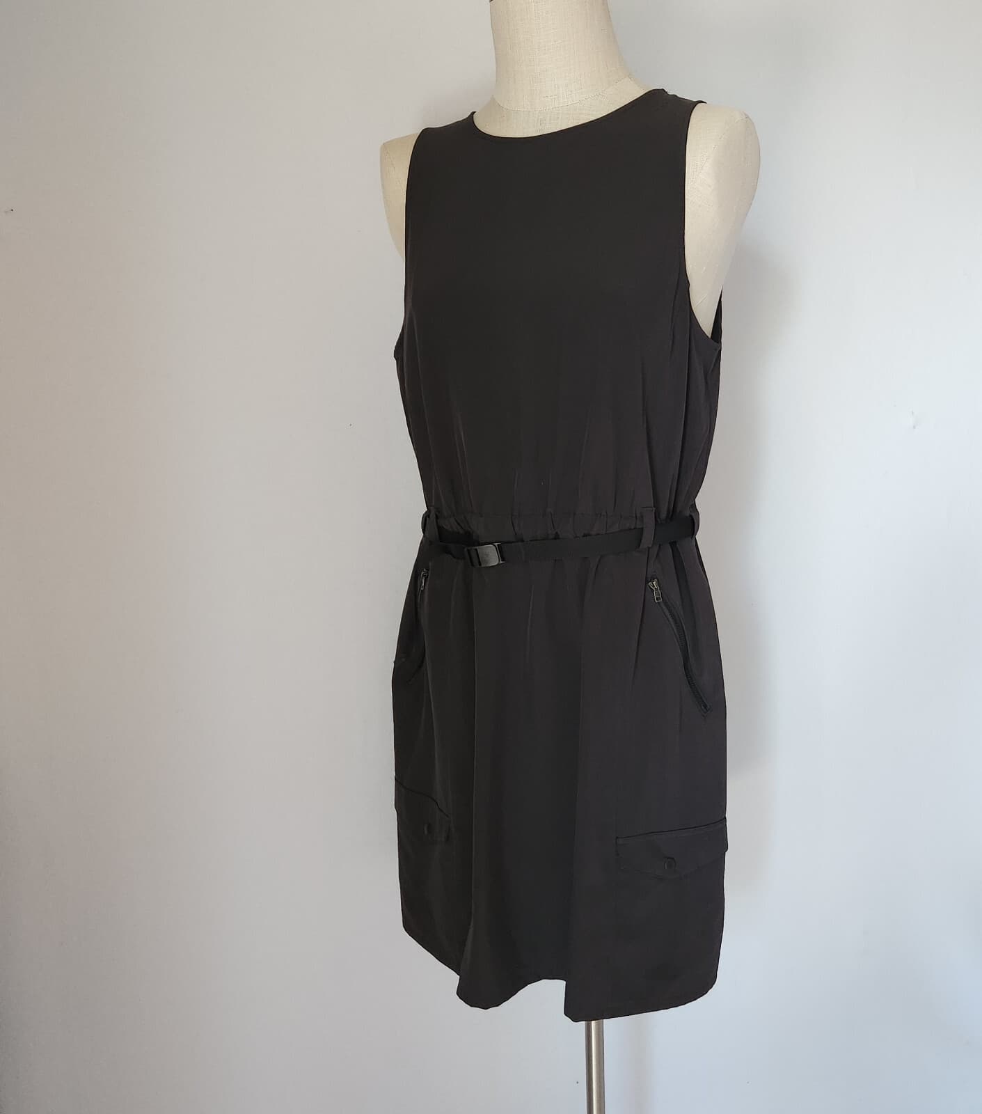 NWoT Patagonia $89 Fleetwith Belted Performance Travel Dress Sleeveless Black L - Thumbnail 2