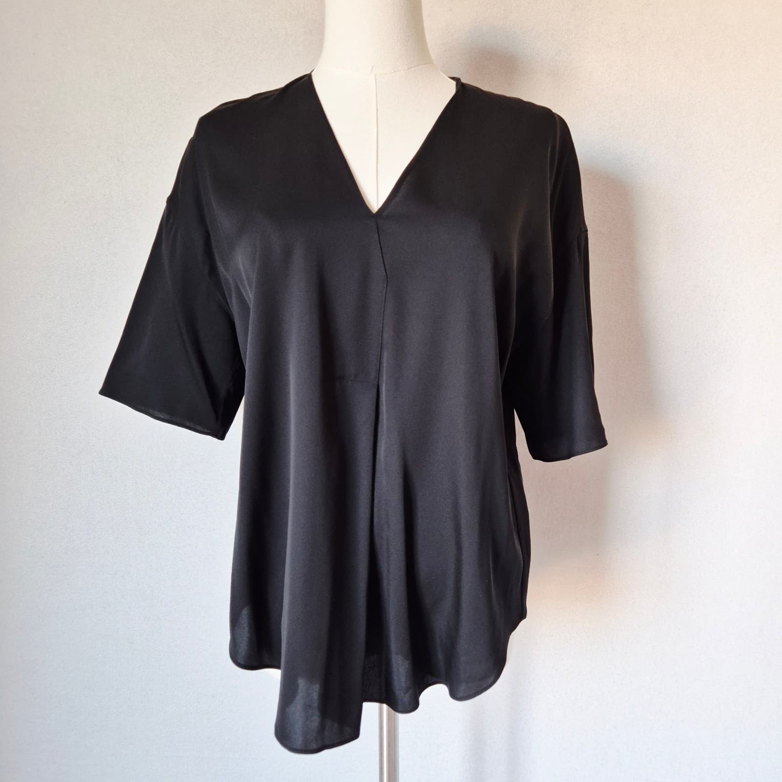 Vince Silk Stretch Satin Popover Tunic Top Short Sleeve V-Neck Black Women's XS - Thumbnail 3