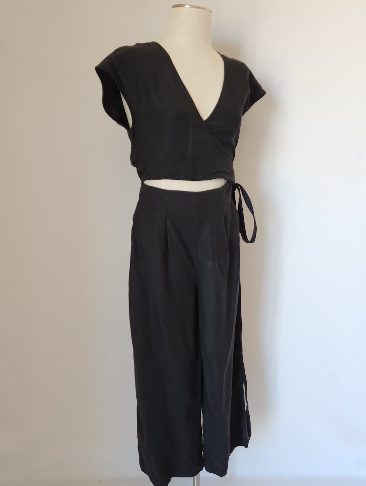 Aritzia Wilfred Brax Linen Blend Wrap Jumpsuit Wide Leg Pocket Black Sz.4 - Thumbnail 3