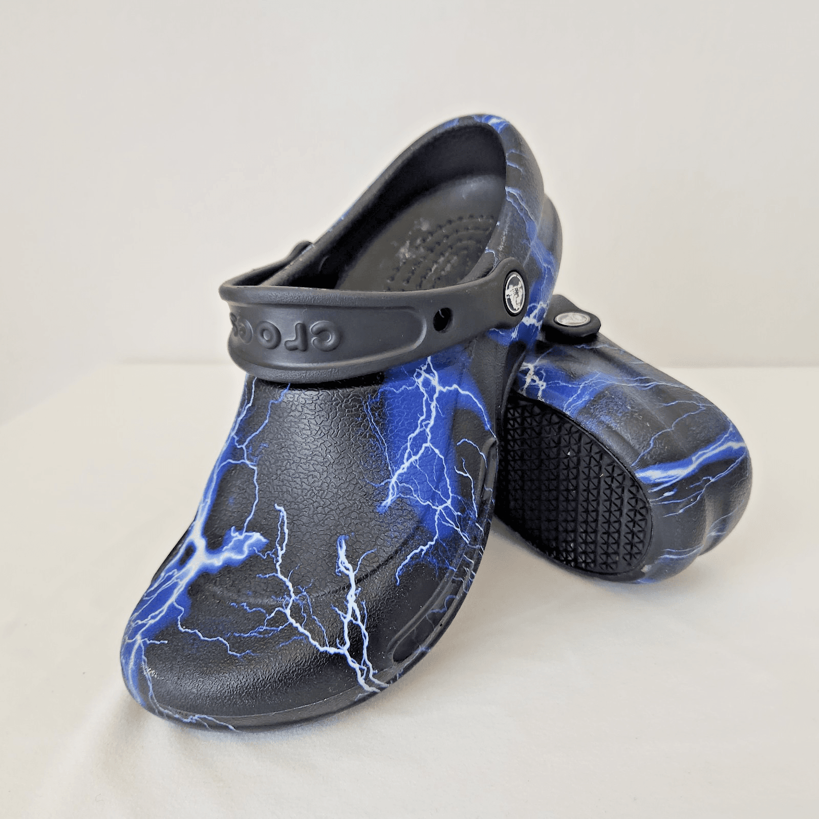 Crocs Bistro Lightning Bolt Comfort Clogs Slip Resistant Heel Strap Unisex M5 W7 - Thumbnail 2