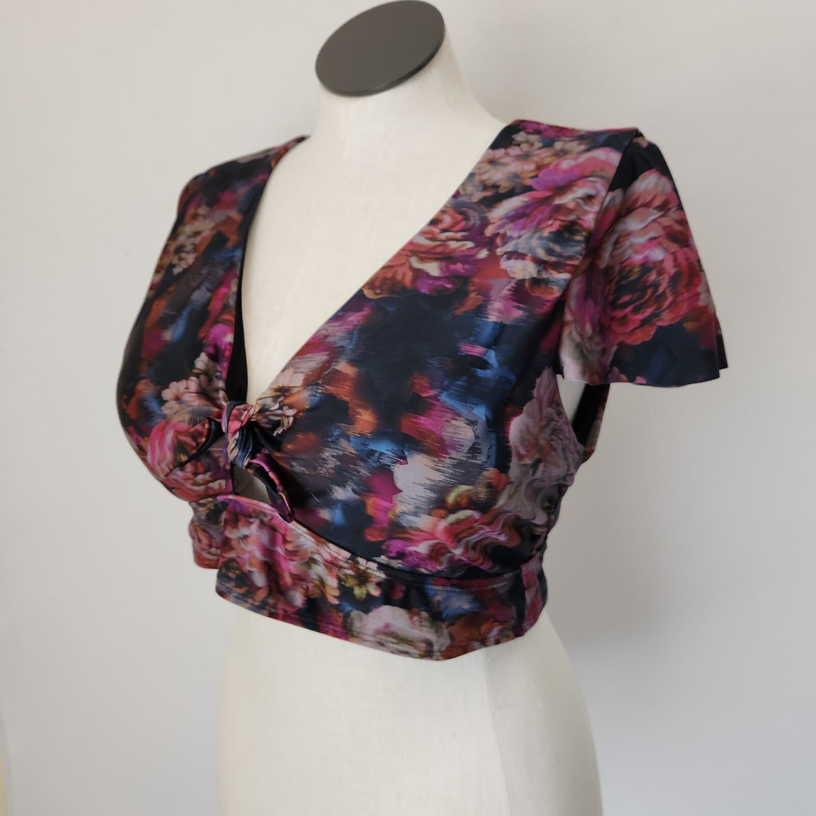 Torrid Wireless Flutter Sleeve Bikini Top UPF40+ Modesty Pad Torn Rose Floral 2X - Thumbnail 2