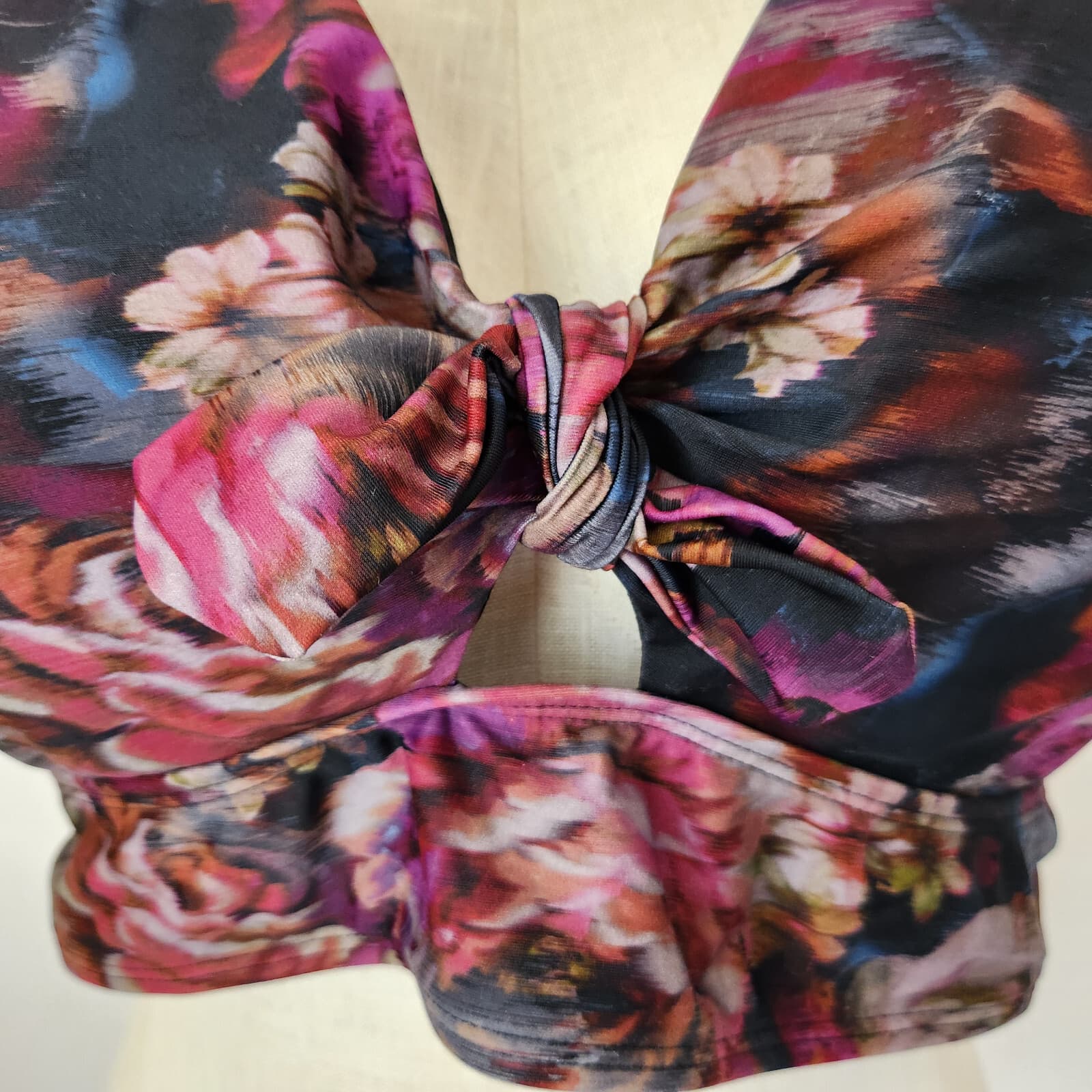 Torrid Wireless Flutter Sleeve Bikini Top UPF40+ Modesty Pad Torn Rose Floral 2X - Thumbnail 5