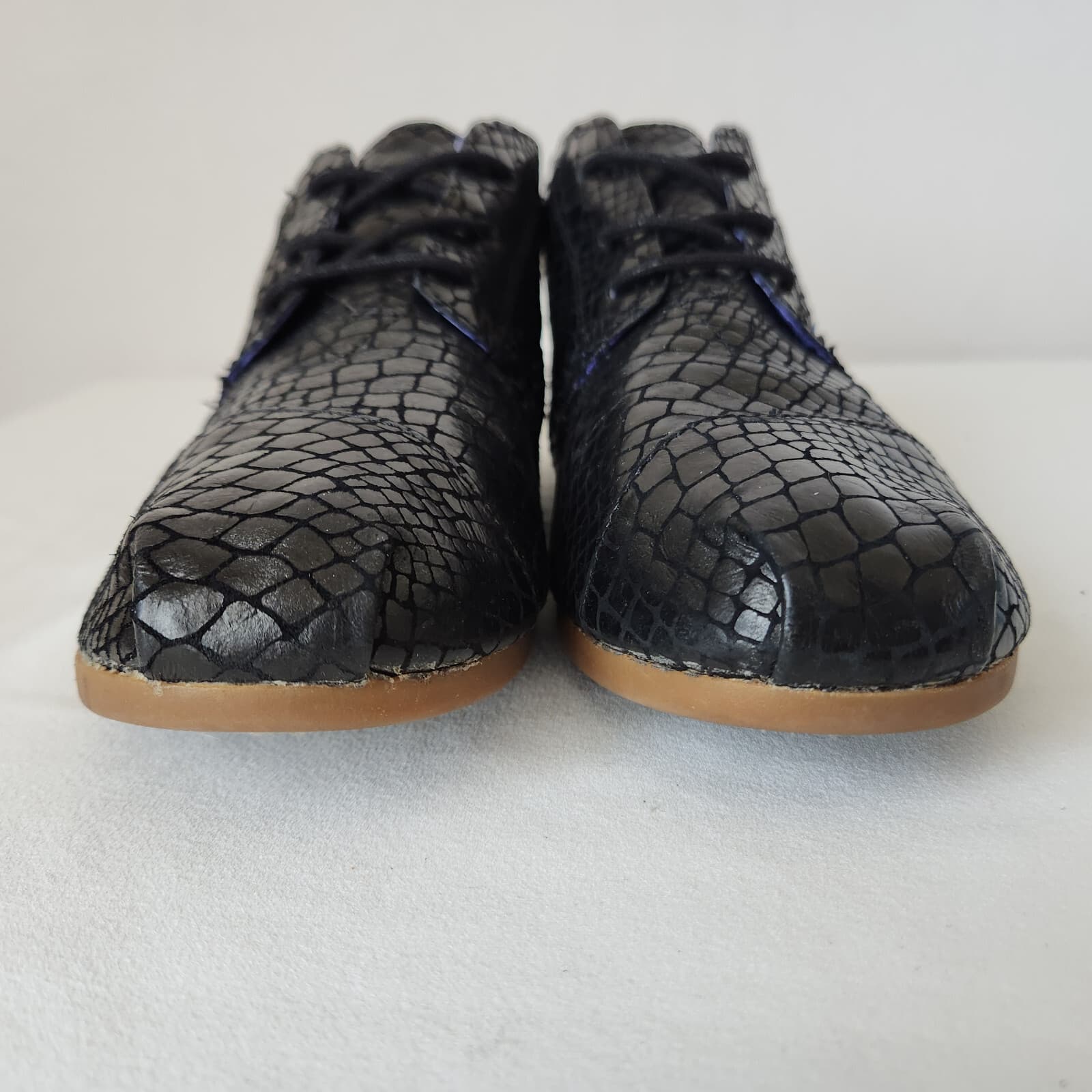 TOMS Serpentine Tribal Boots Lace-Up Snakeskin Embossed Leather Black Womens 9.5 - Thumbnail 9