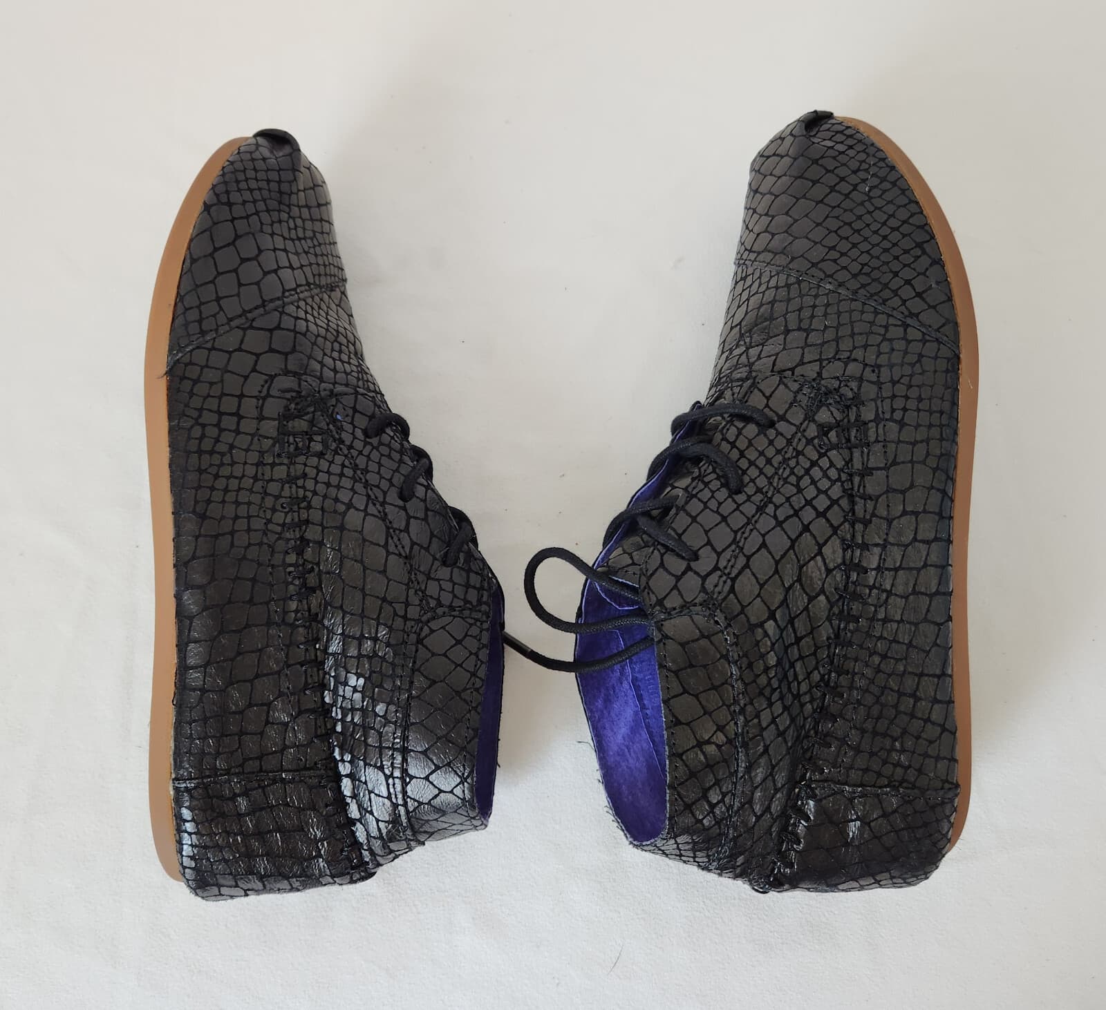TOMS Serpentine Tribal Boots Lace-Up Snakeskin Embossed Leather Black Womens 9.5 - Thumbnail 5