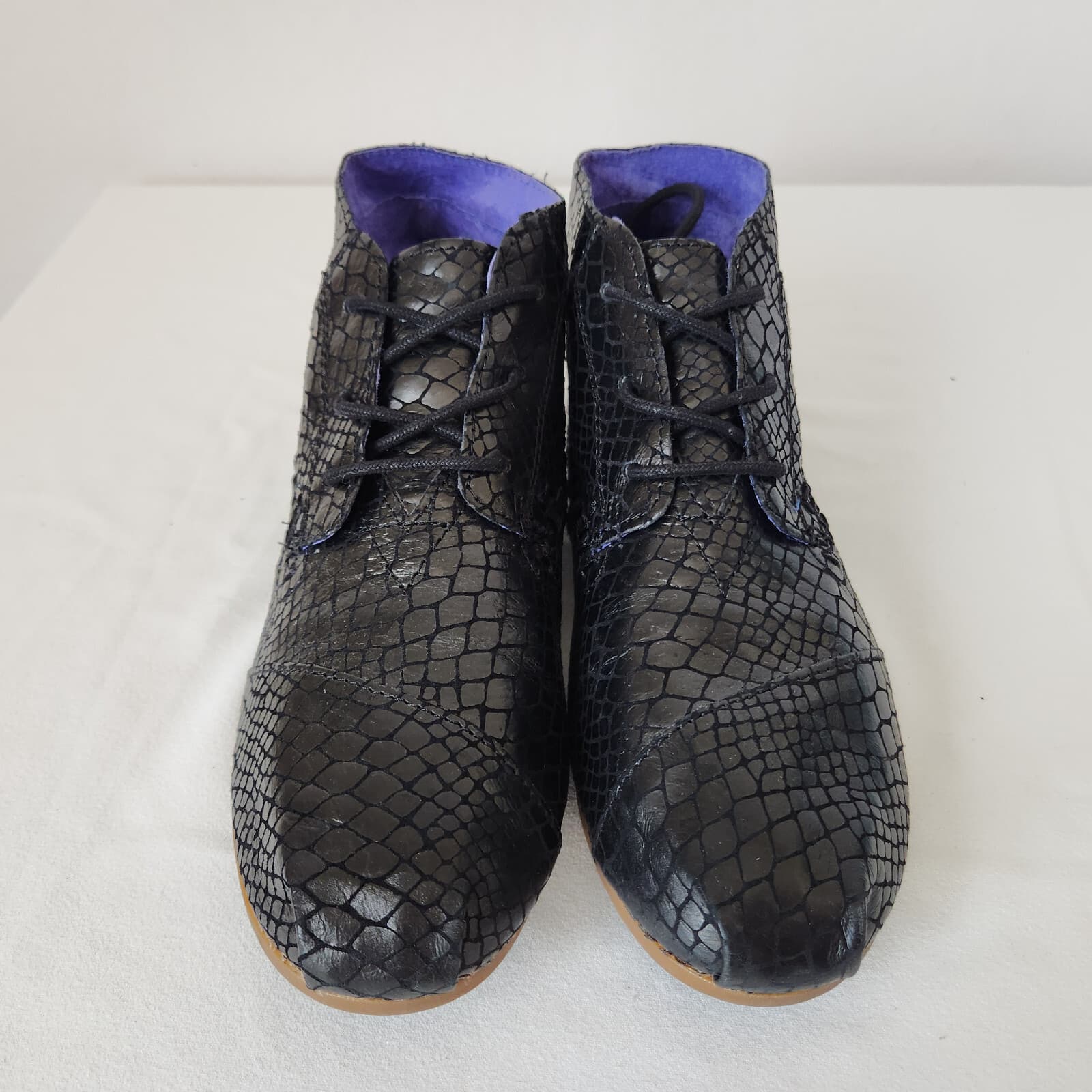 TOMS Serpentine Tribal Boots Lace-Up Snakeskin Embossed Leather Black Womens 9.5 - Thumbnail 4