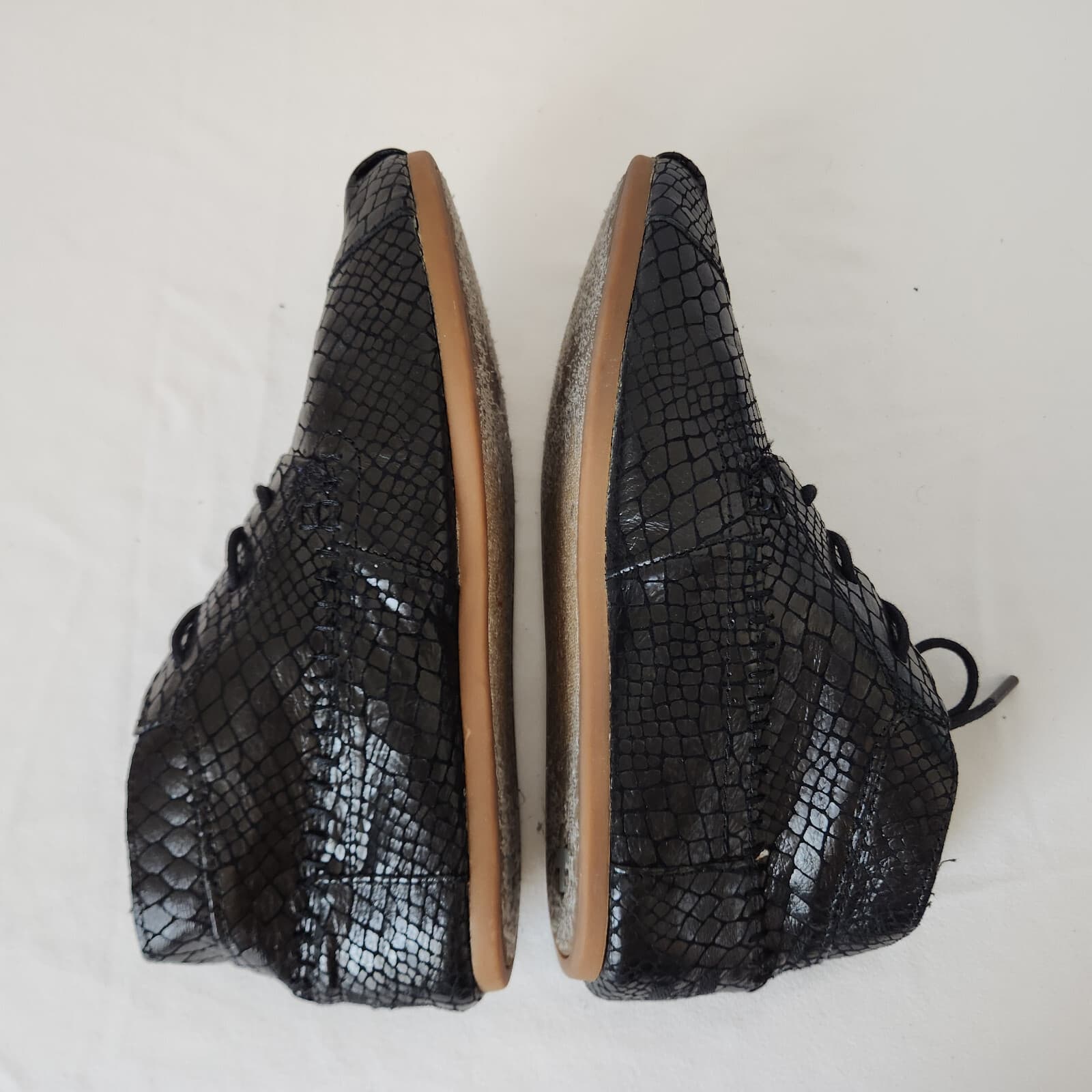 TOMS Serpentine Tribal Boots Lace-Up Snakeskin Embossed Leather Black Womens 9.5 - Thumbnail 6
