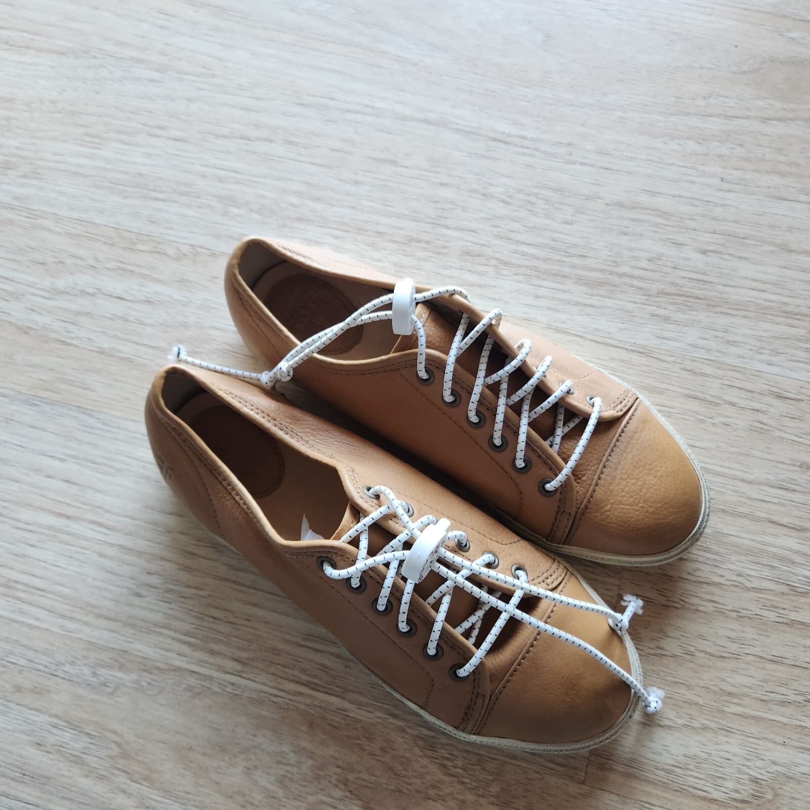 FRYE Chambers Tan Leather Low Top Lace-Up Shoes Sneakers Boy's Size 4 - Thumbnail 2