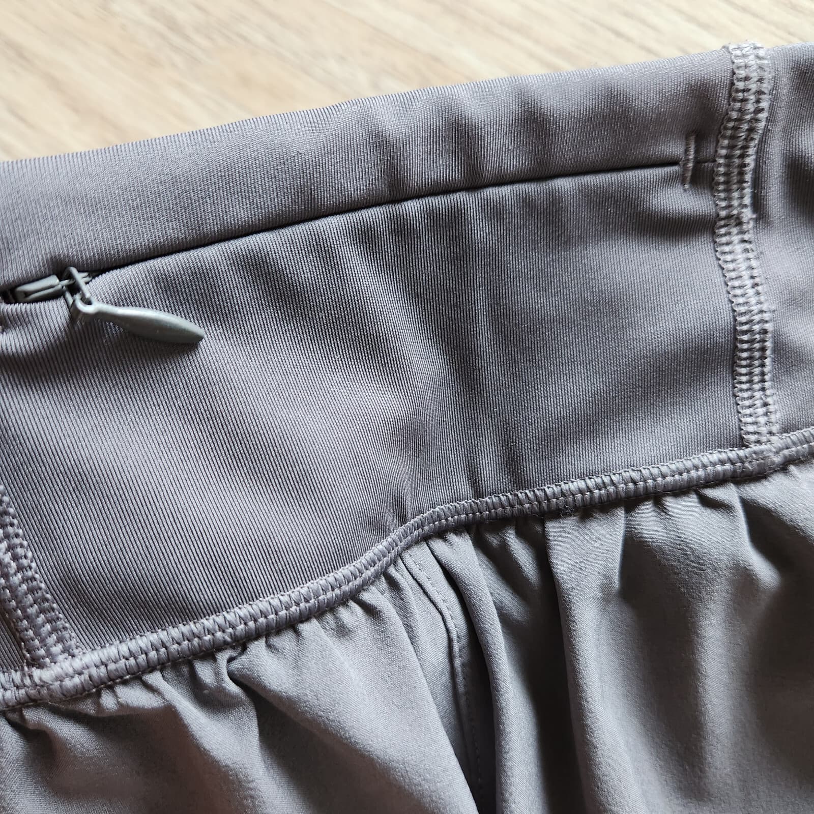 Spanx The Get Moving Tennis Workout 5" Shorts Layer Pockets Graphitie Dust Sz.XS - Thumbnail 8