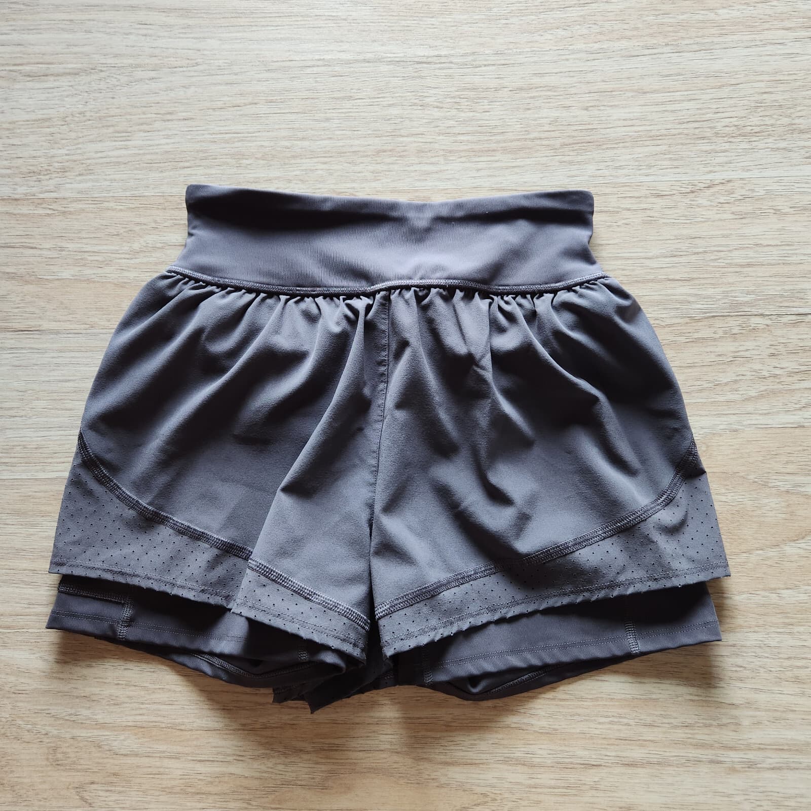 Spanx The Get Moving Tennis Workout 5" Shorts Layer Pockets Graphitie Dust Sz.XS - Thumbnail 2