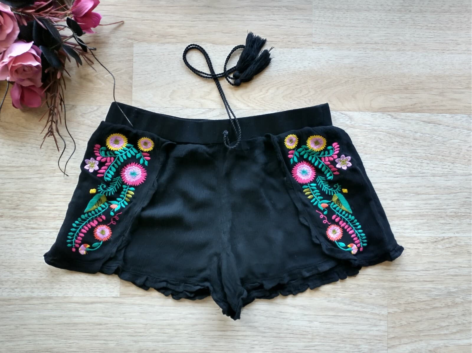 Umgee Women Cotton Blend Shorts Floral-Embroidered Tassel Elastic Black Sz.S