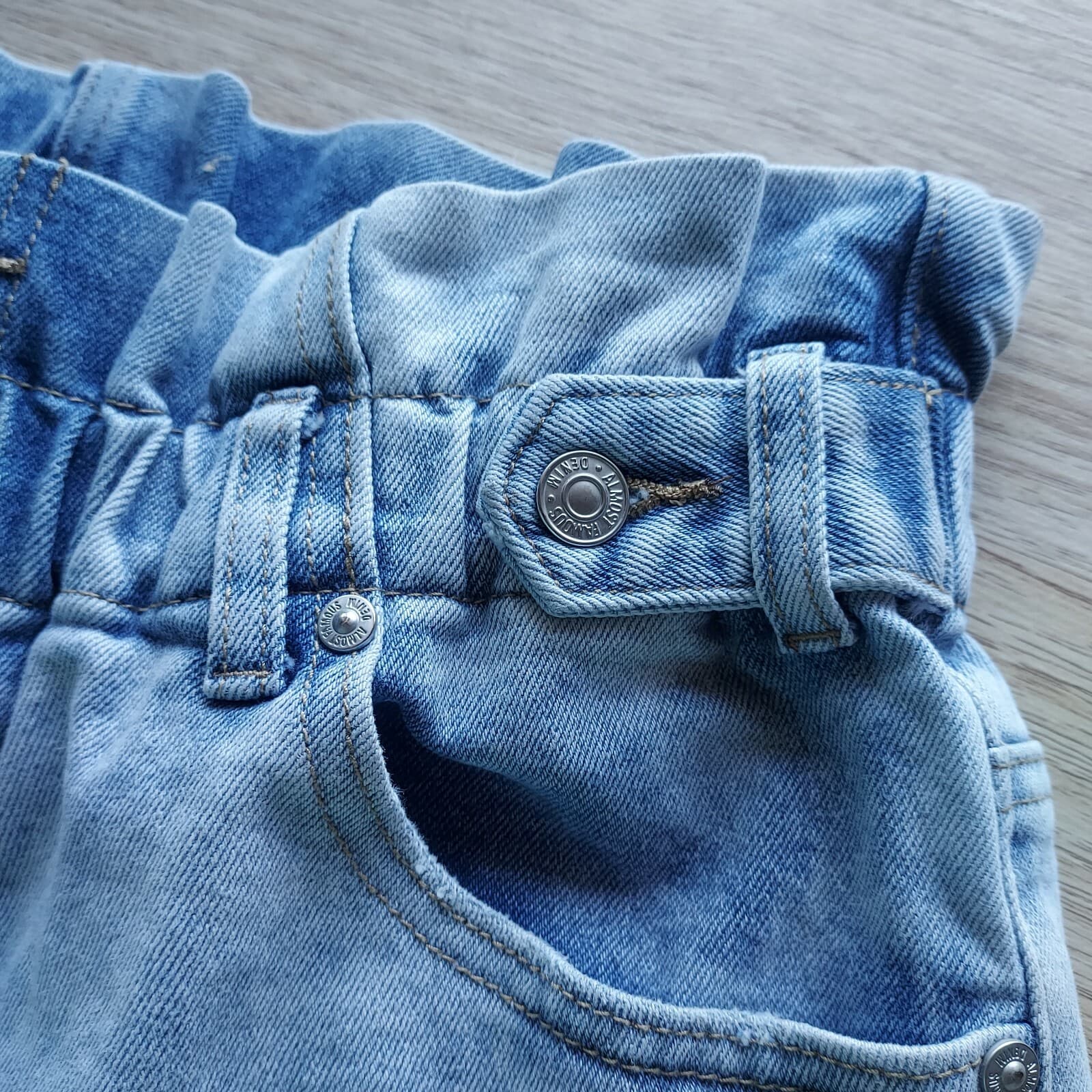 Almost Famous Paperbag Mom Jean Shorts Zip-Button Elastic Waist Light Blue Sz.M - Thumbnail 4