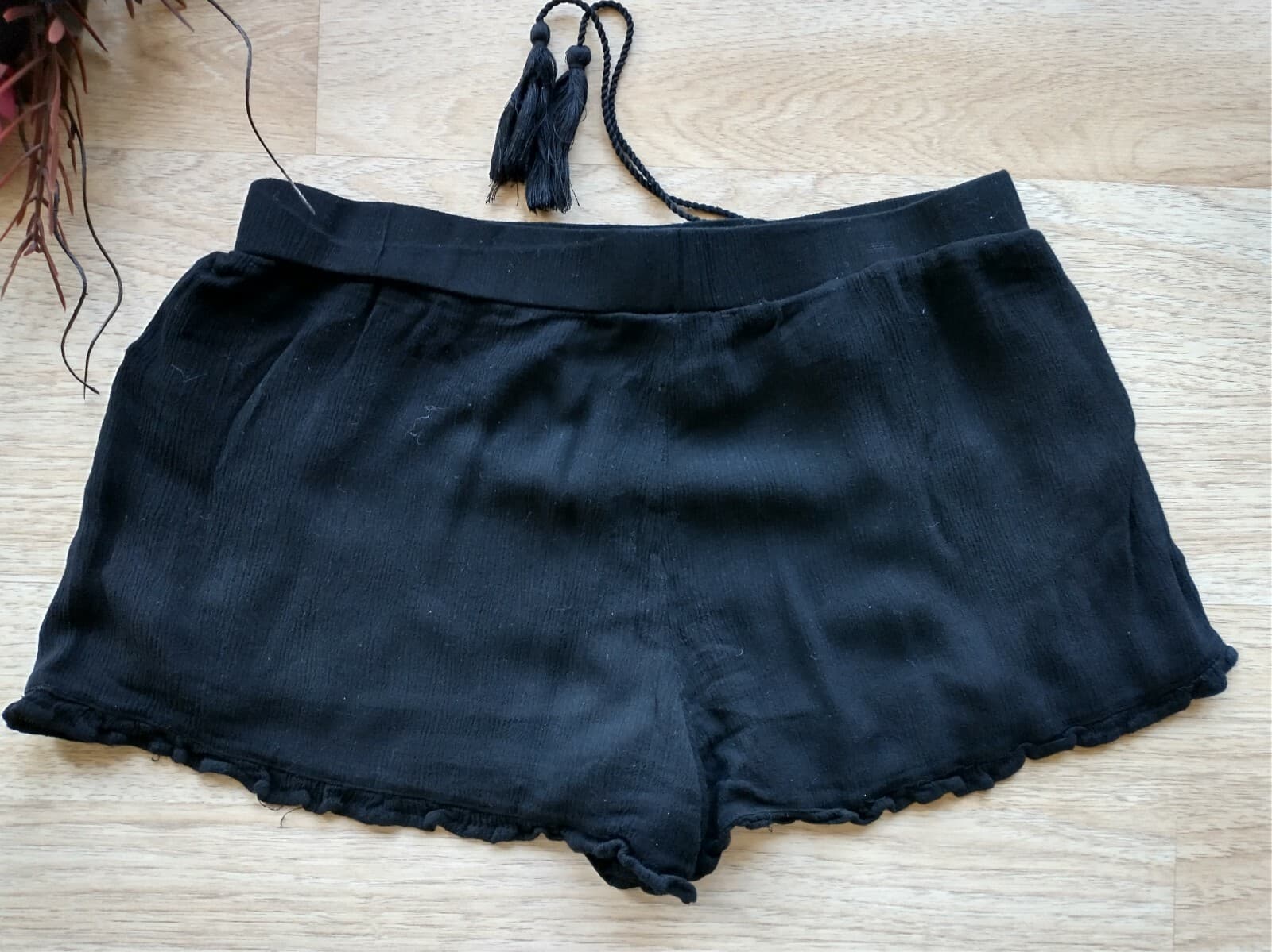 Umgee Women Cotton Blend Shorts Floral-Embroidered Tassel Elastic Black Sz.S - Thumbnail 4