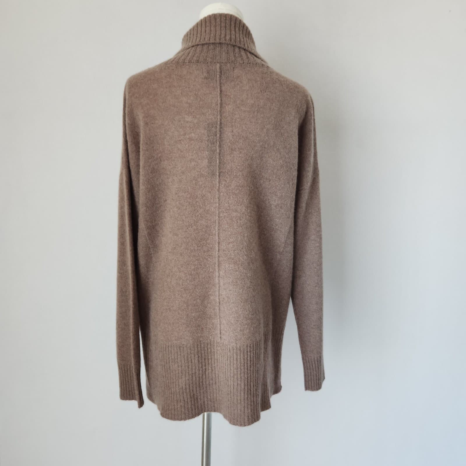 NWT M Magaschoni $325 100% Cashmere Turtle Neck Tunic Sweater Mocha Brown Sz.M - Thumbnail 5