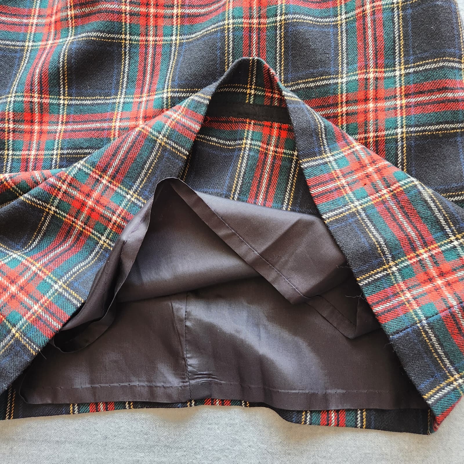 Vintage'70s Pendleton Black Stewart Tartan Wool Pencil Skirt Red Green Waist 28" - Thumbnail 5