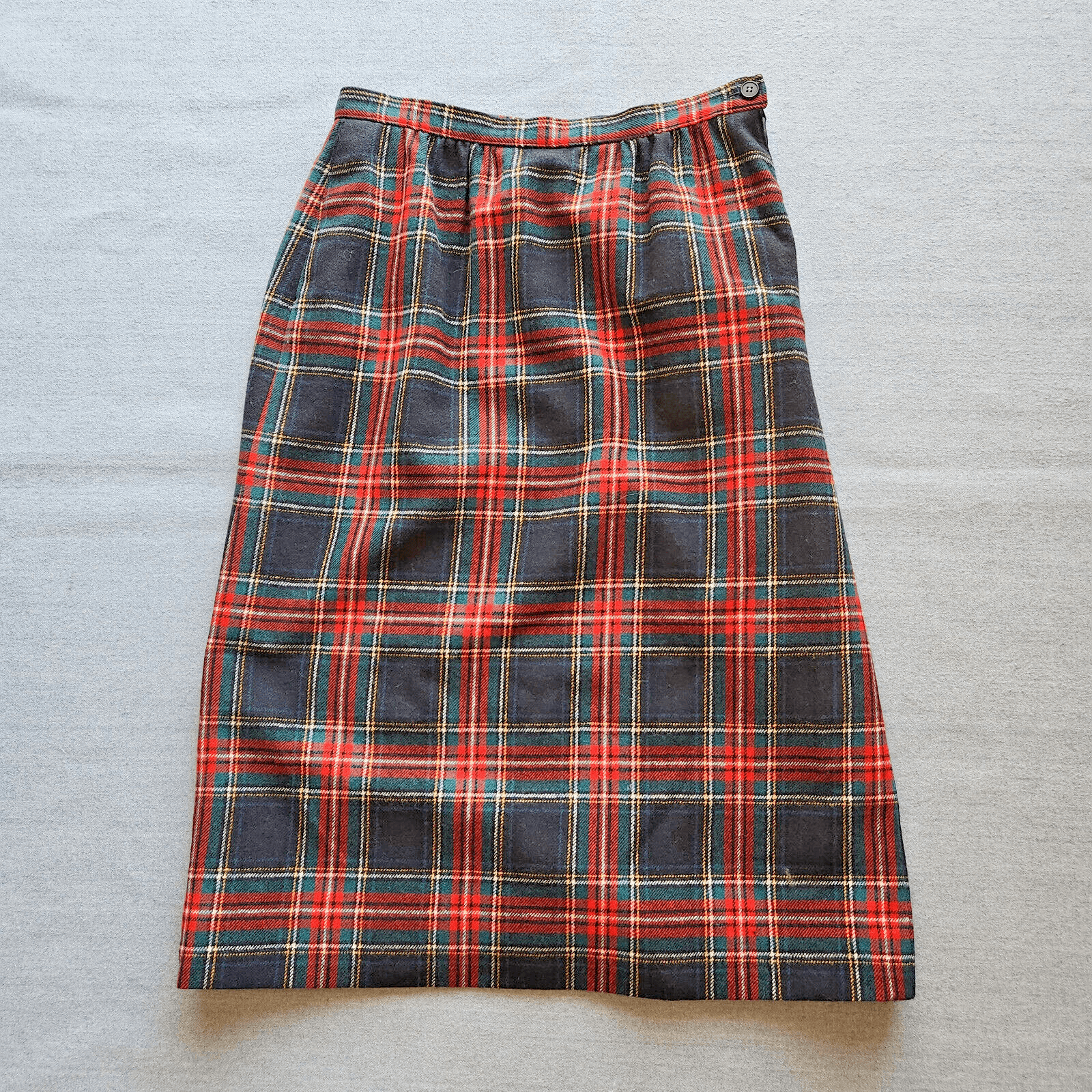 Vintage'70s Pendleton Black Stewart Tartan Wool Pencil Skirt Red Green Waist 28" - Thumbnail 2
