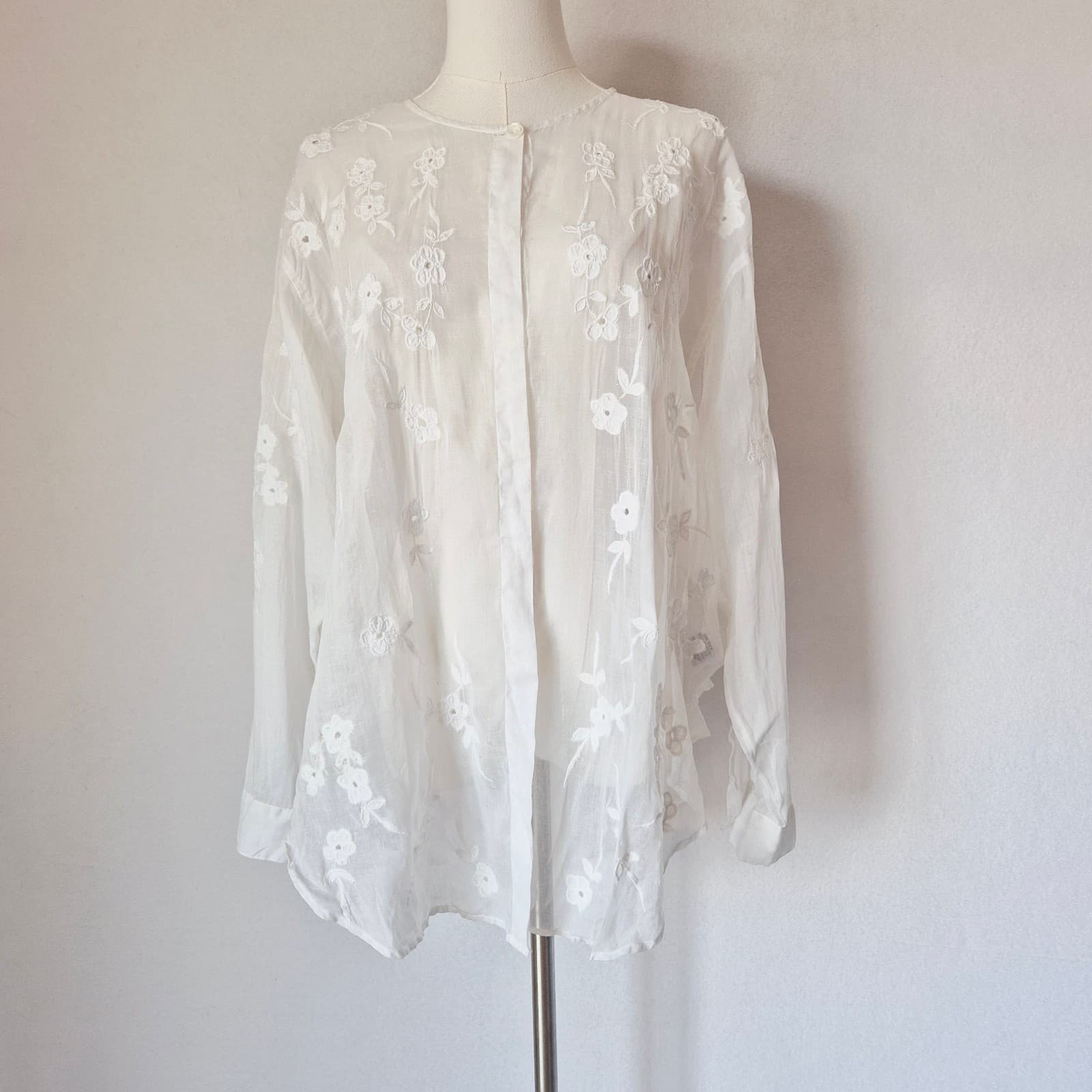 Kiko Comfortable Clothing Embroidered Blouse Sheer White Cotton Button-Front O/S