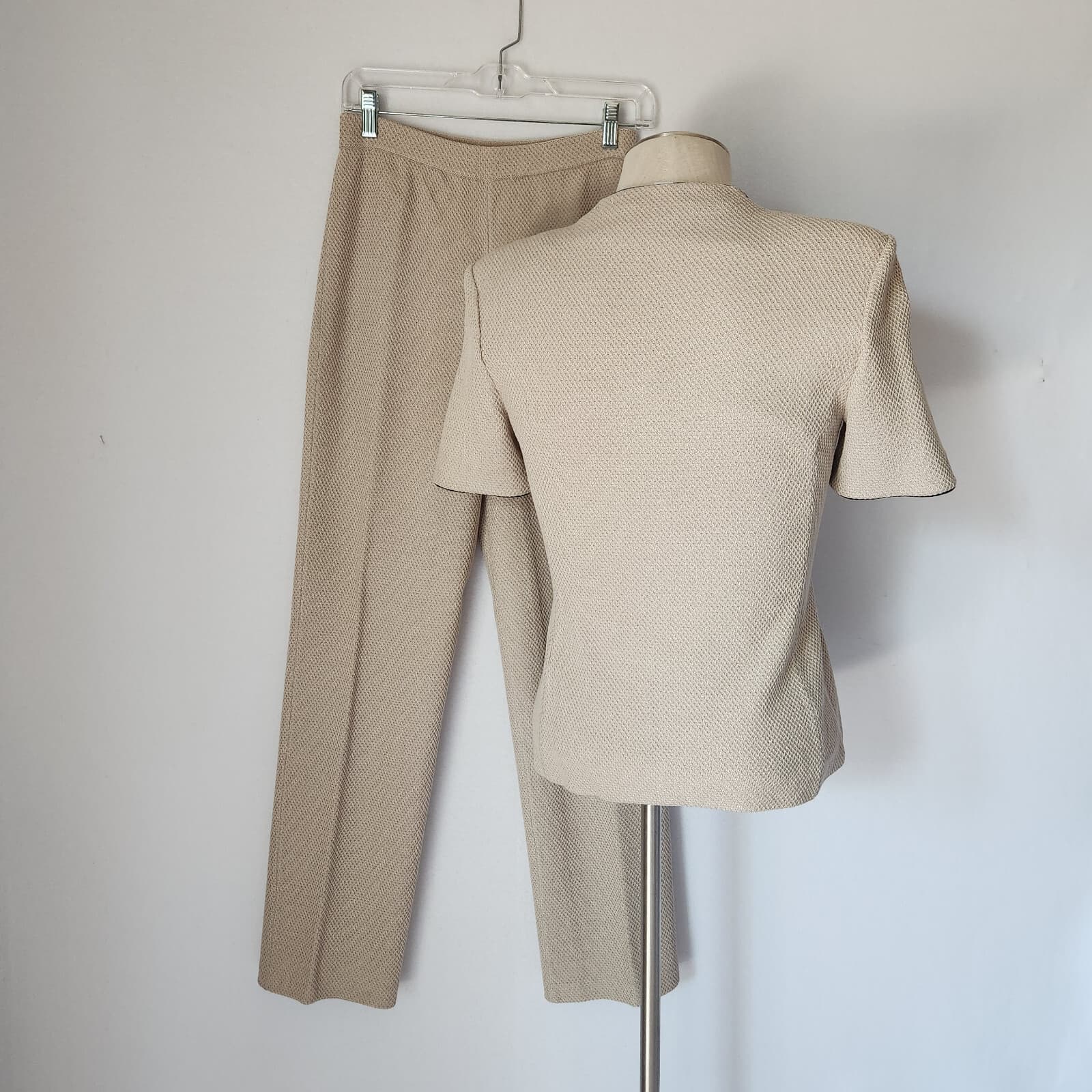 ST.JOHN Collection 2 Pc. Suit Jacket Pants Set Santana Knit Beige Gold Button 2 - Thumbnail 2