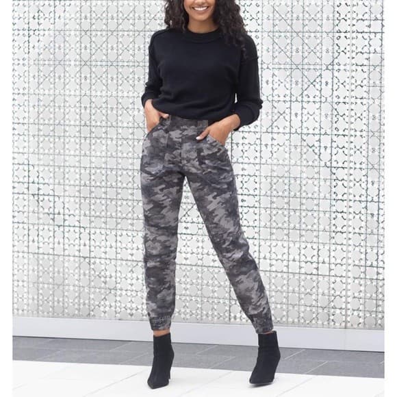 NWoT SPANX Stretch Twill Cargo Joggers Ankle-Zipper Blackwash Camo Pocket Sz.XS - Thumbnail 2