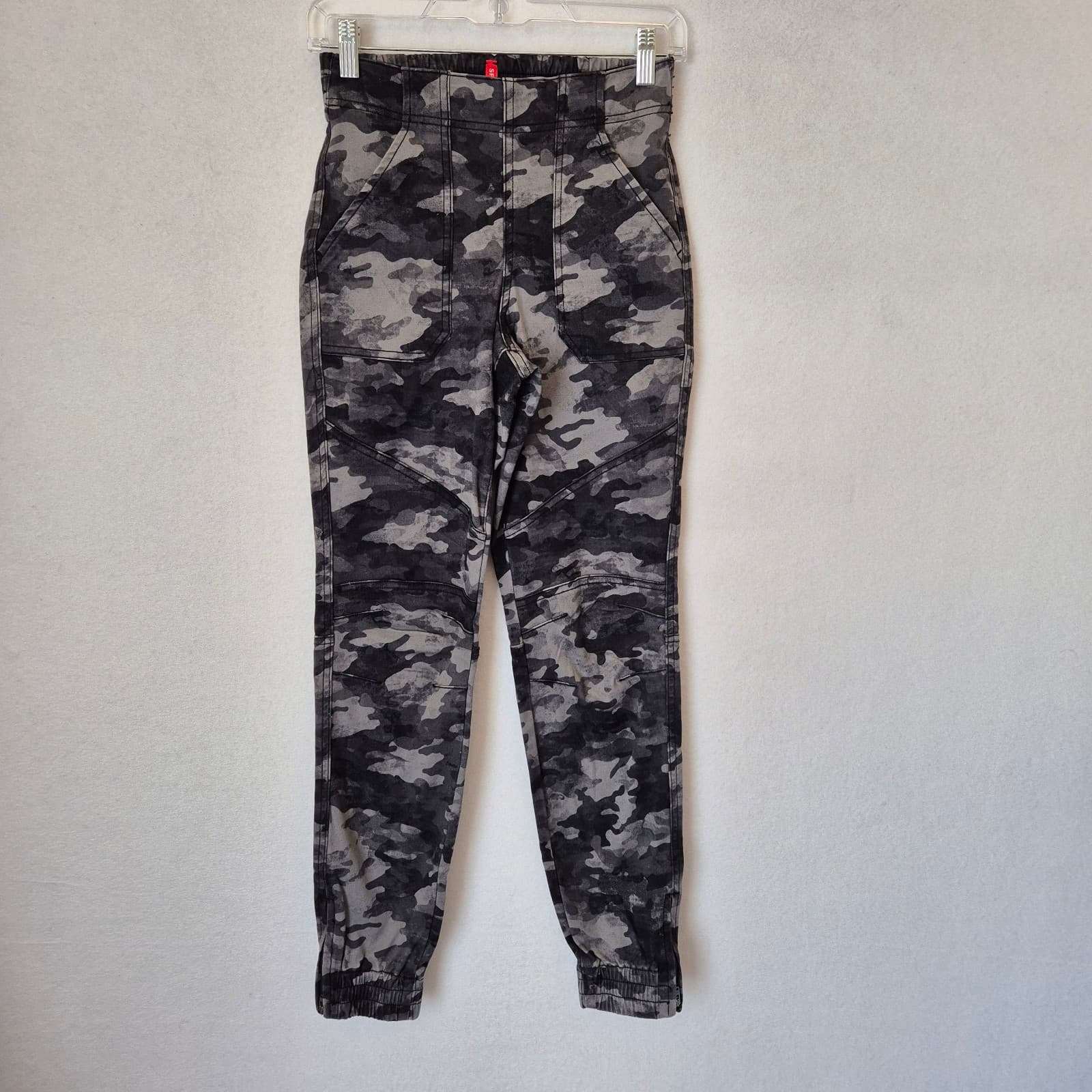 NWoT SPANX Stretch Twill Cargo Joggers Ankle-Zipper Blackwash Camo Pocket Sz.XS - Thumbnail 3