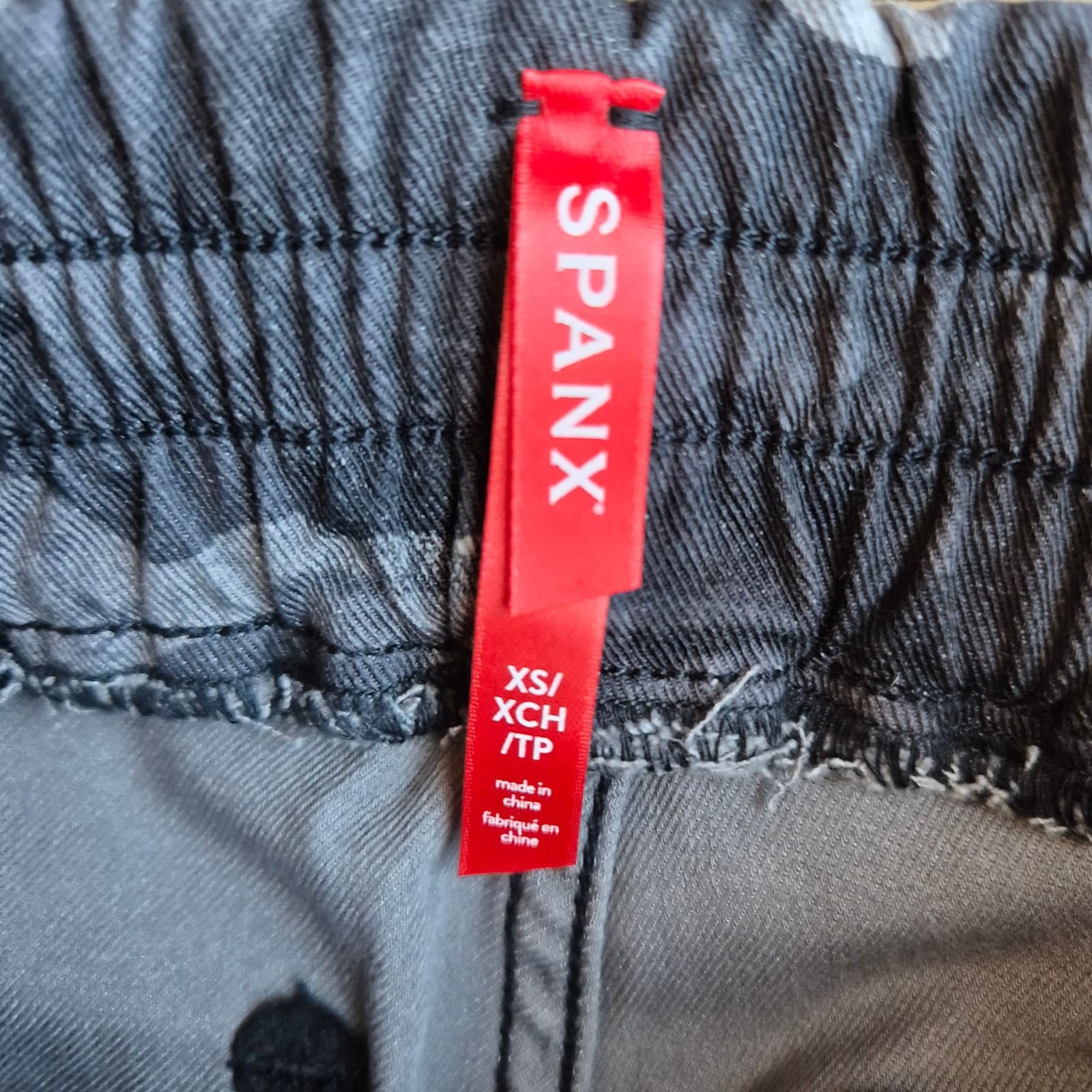 NWoT SPANX Stretch Twill Cargo Joggers Ankle-Zipper Blackwash Camo Pocket Sz.XS - Thumbnail 9