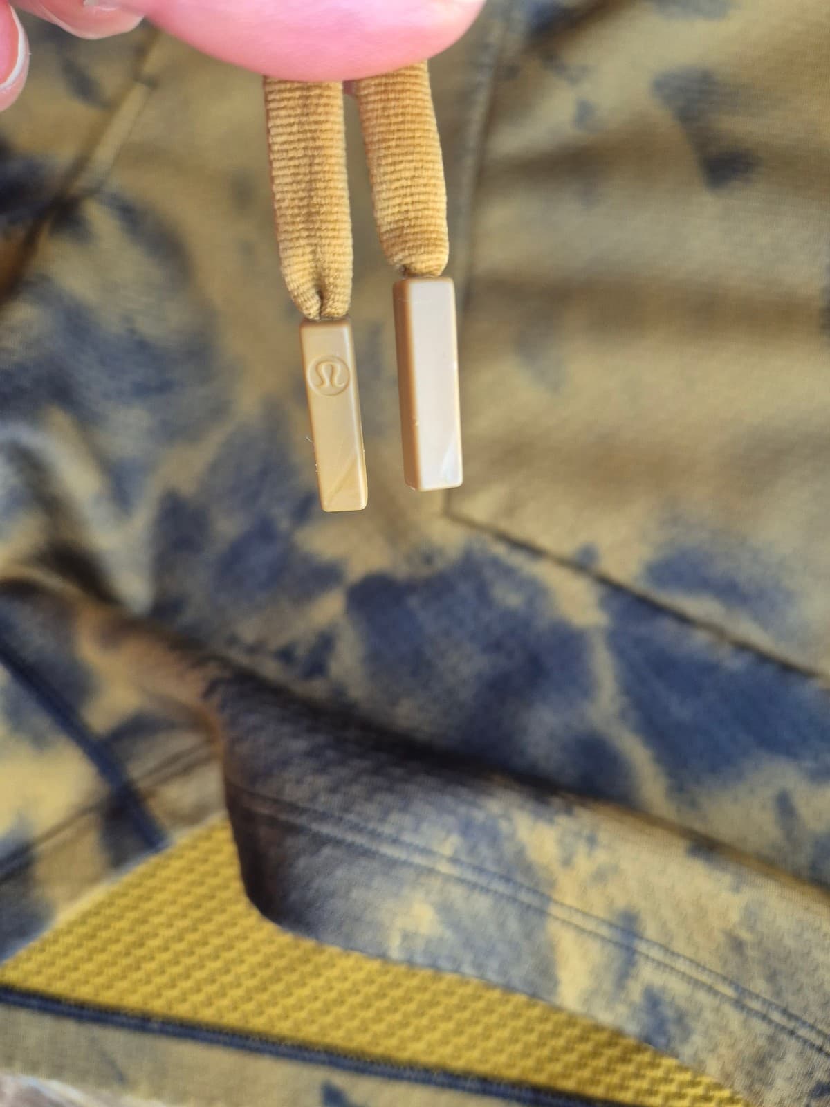 Lululemon Textured Tech Short 6" Zip Pocket Diamond Dye Gold Spice Black Men's L - Thumbnail 6