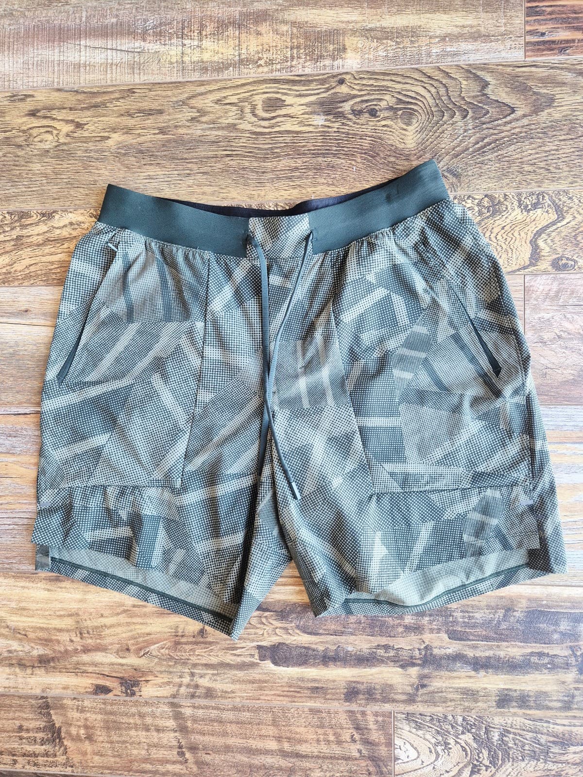 Lululemon License to Train Short 7" Linerless Fragmentize Green Twill Camo Men L - Thumbnail 4