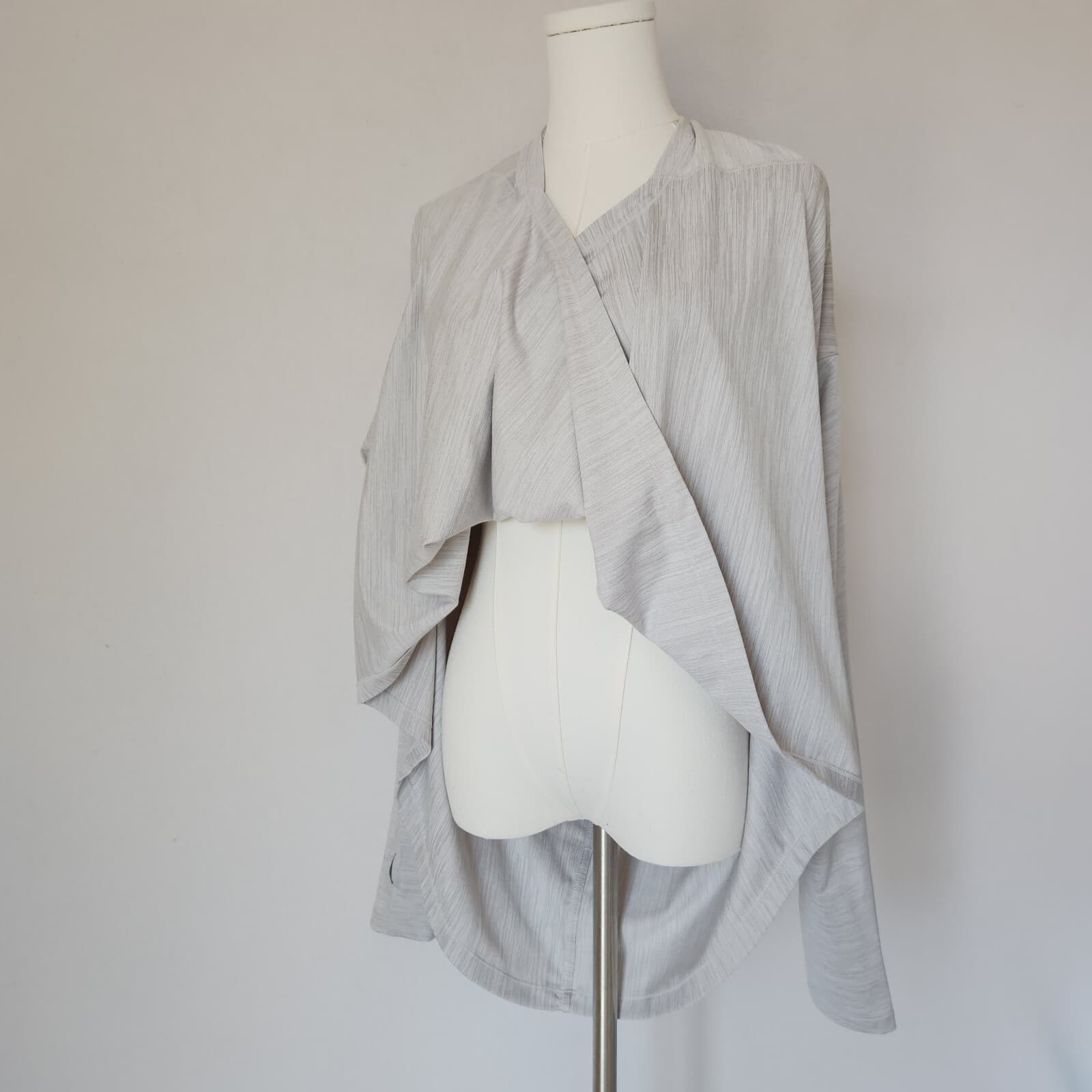 Zyia Active Yoga Shawl Wrap Long Sleeve Pullover Thumb Holes Light Grey Women S - Thumbnail 7