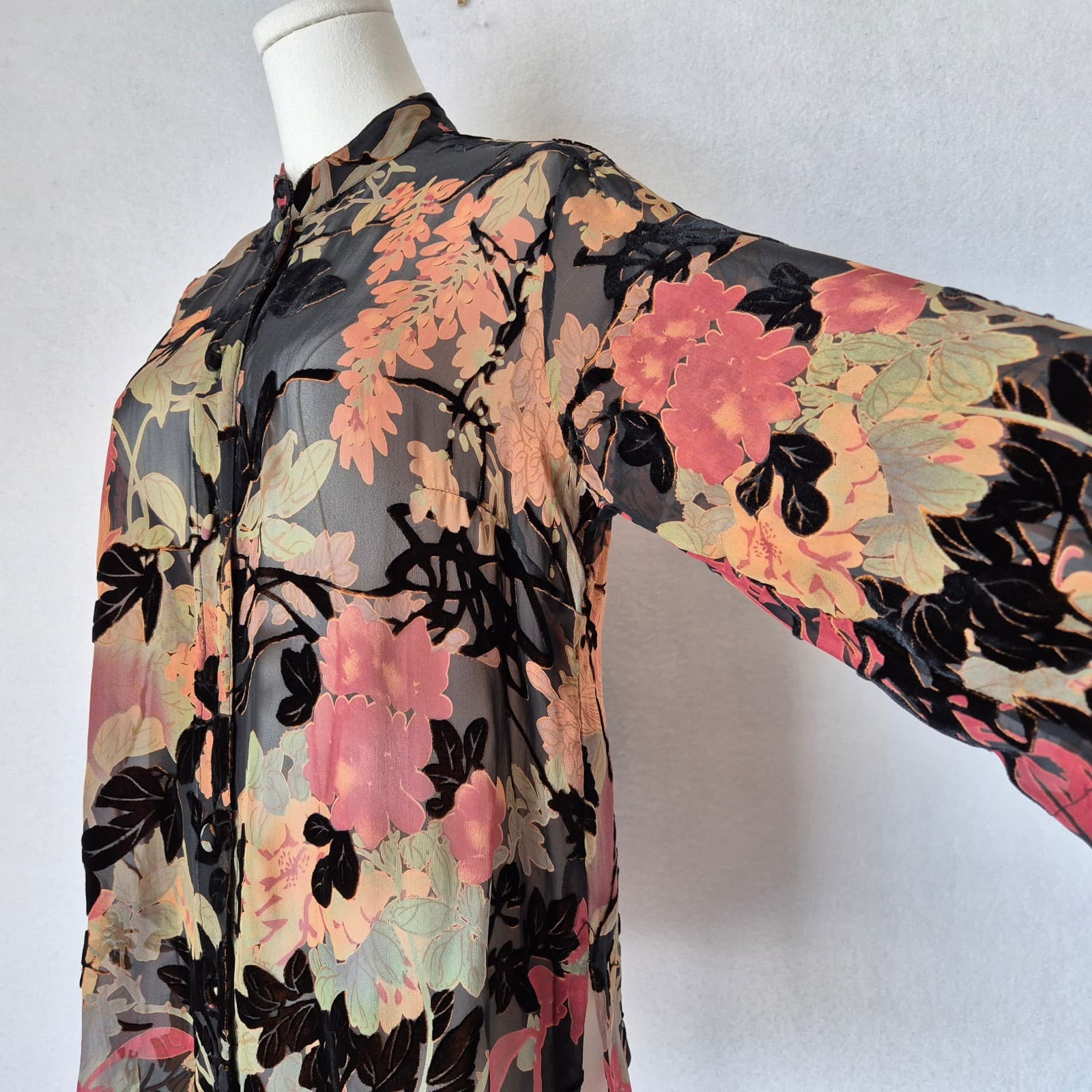 Citron Santa Monica Silk Blend Floral Burnout Velvet Mandarin Top Button Size PM - Thumbnail 3