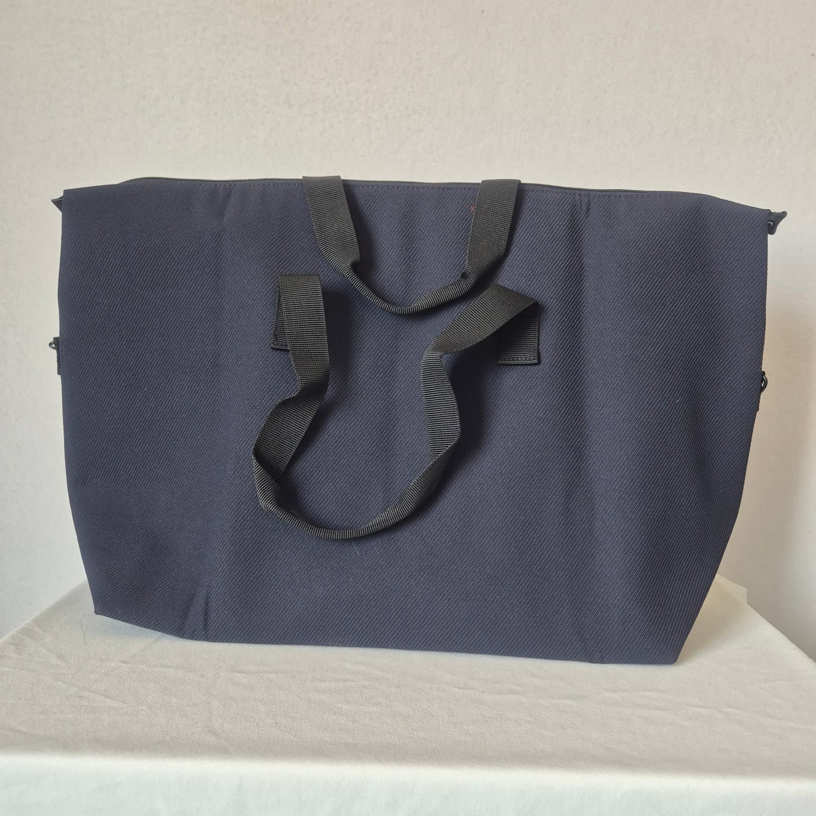 NWoT Giorgio Armani Fragrance Twill Canvas Duffle Weekend Bag Adjustable Strap - Thumbnail 8