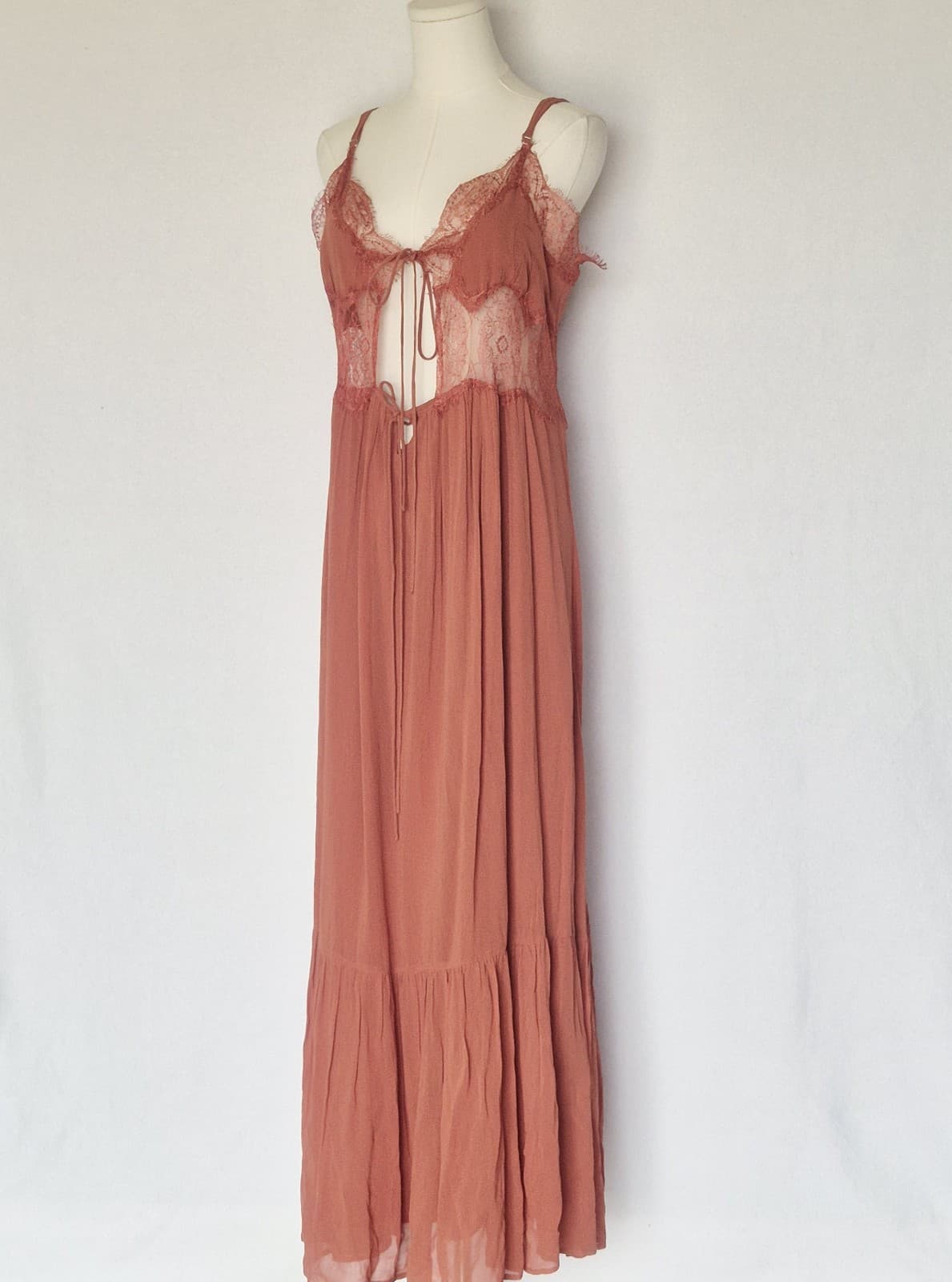 NEW Let Me Be Anthropologie Lace Trim Sleeveless Cutout Maxi Slip Dress Red Sz.S - Thumbnail 7