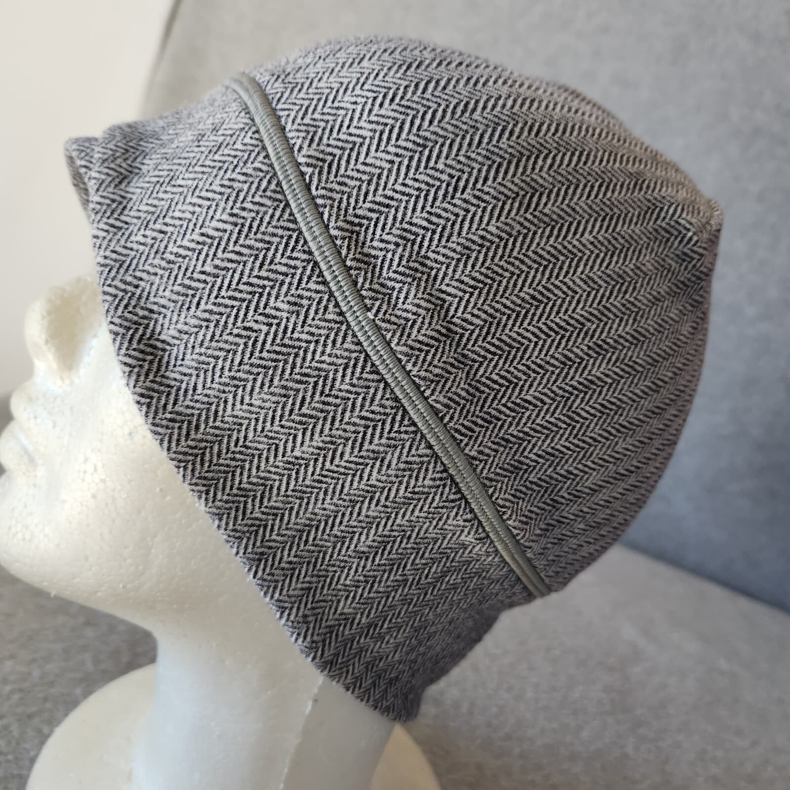 Lululemon Cross Chill Run Beanie Buttery-Soft Heathered Herringbone Black White - Thumbnail 6