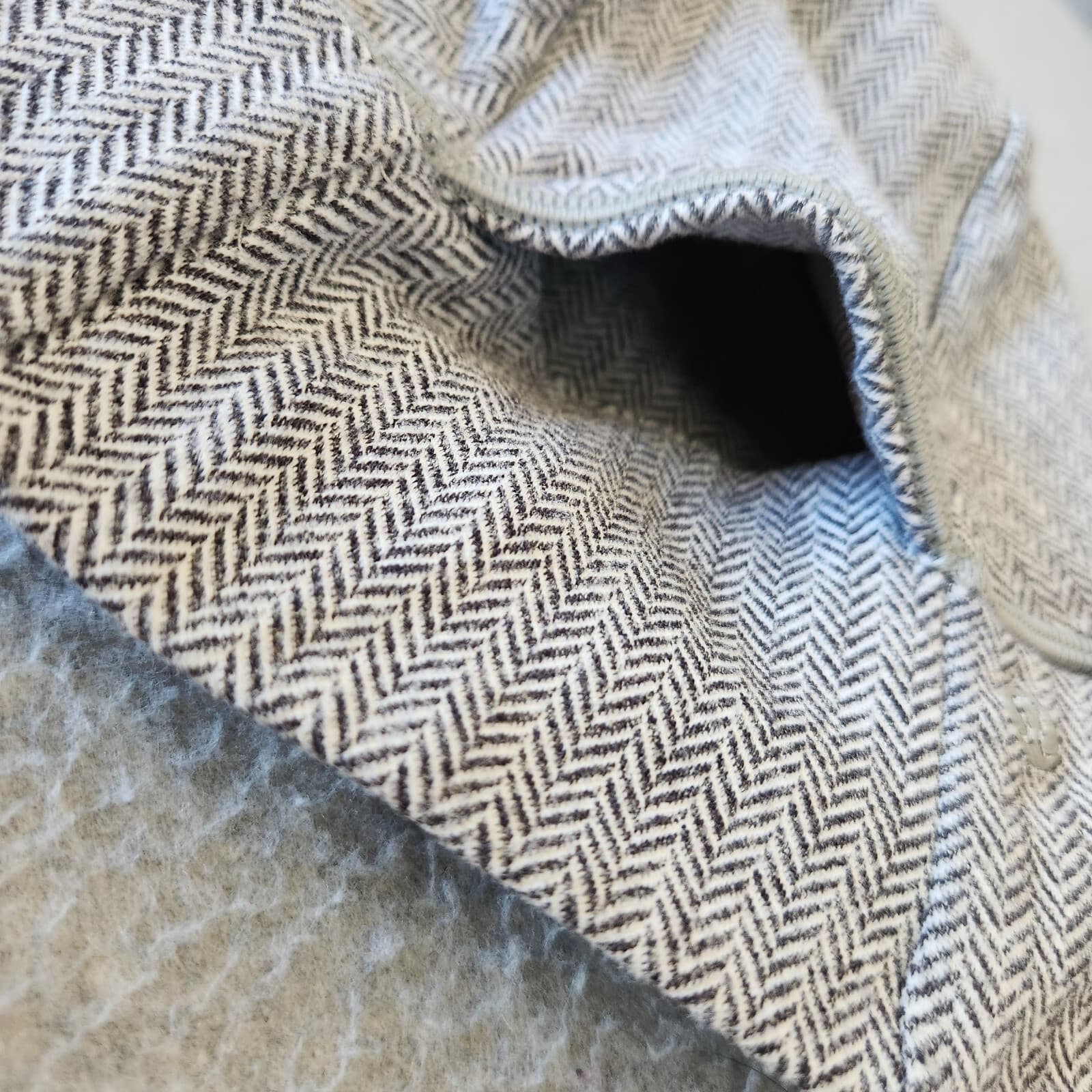 Lululemon Cross Chill Run Beanie Buttery-Soft Heathered Herringbone Black White - Thumbnail 9