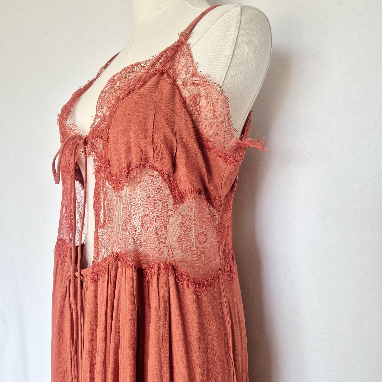 NEW Let Me Be Anthropologie Lace Trim Sleeveless Cutout Maxi Slip Dress Red Sz.S - Thumbnail 8
