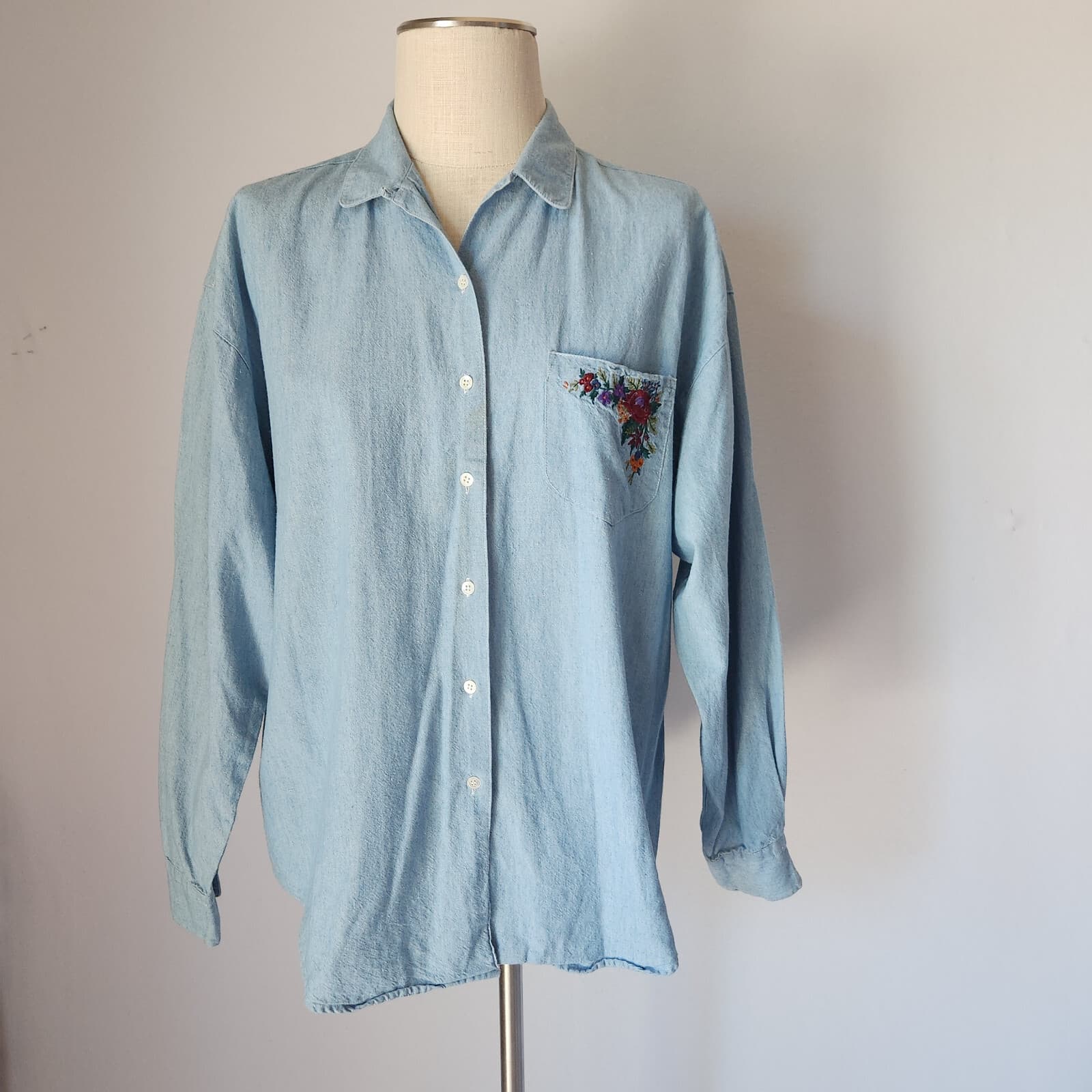 Vintage'90s Gap Floral Embroidered Light Blue Denim Button-Down Shirt Women's L - Thumbnail 2