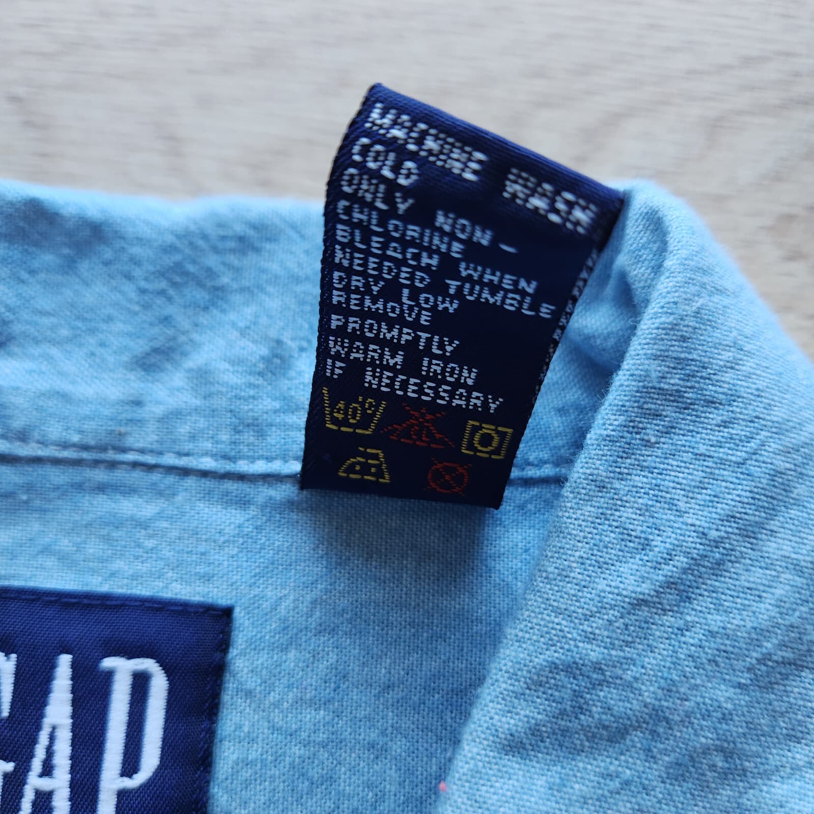 Vintage'90s Gap Floral Embroidered Light Blue Denim Button-Down Shirt Women's L - Thumbnail 7
