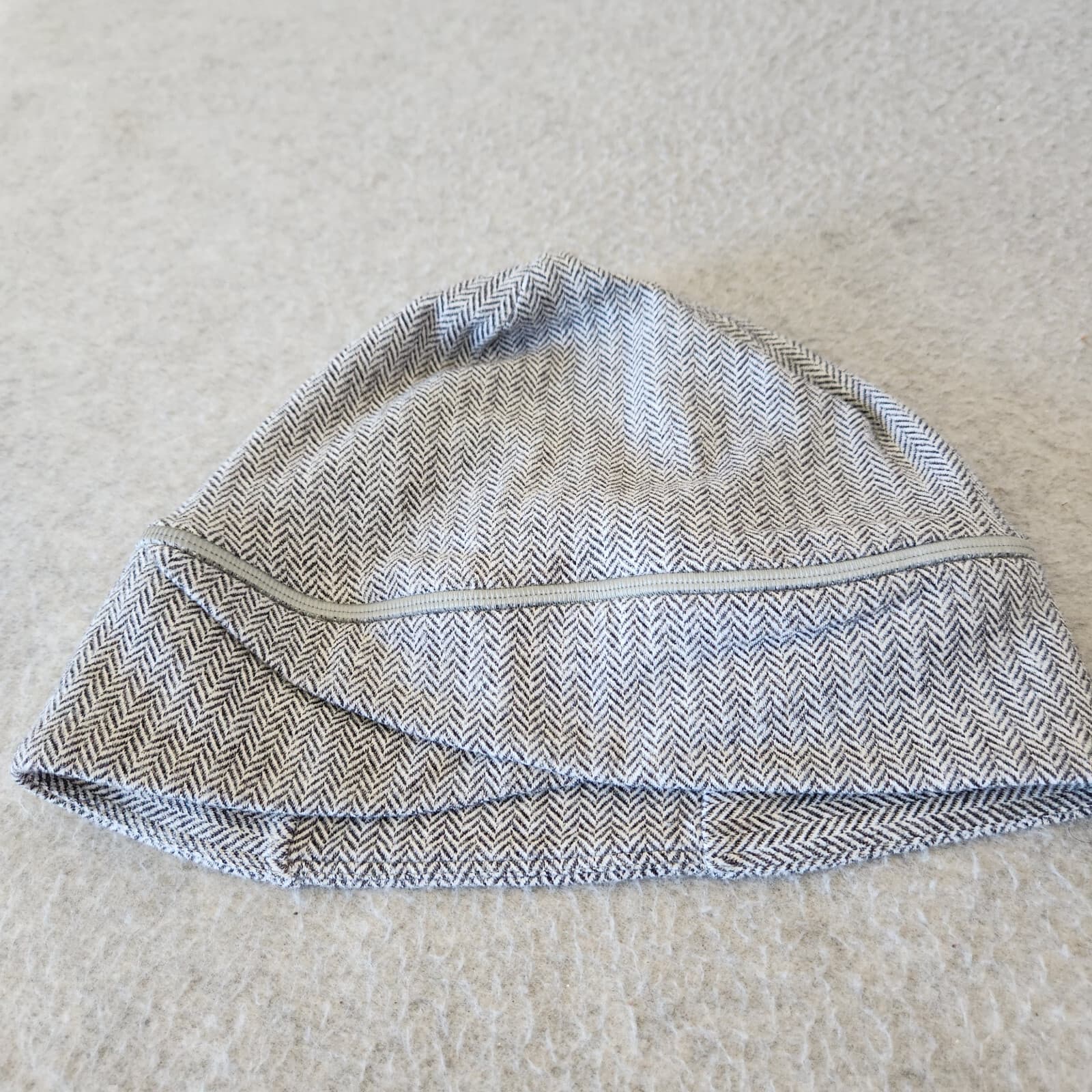 Lululemon Cross Chill Run Beanie Buttery-Soft Heathered Herringbone Black White - Thumbnail 8