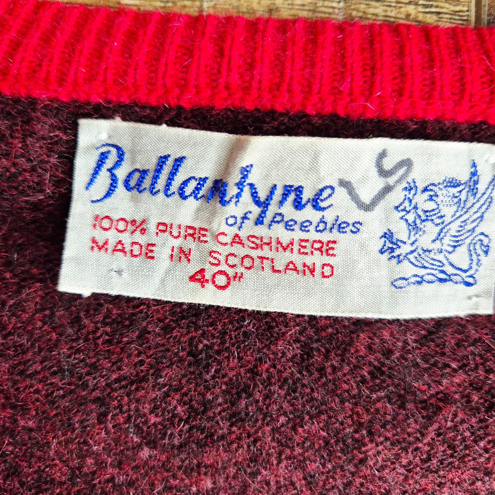 Vintage Ballantyne Of Peebles Scotland Cashmere Argyle V-Neck Sweater Red Sz.40" - Thumbnail 7