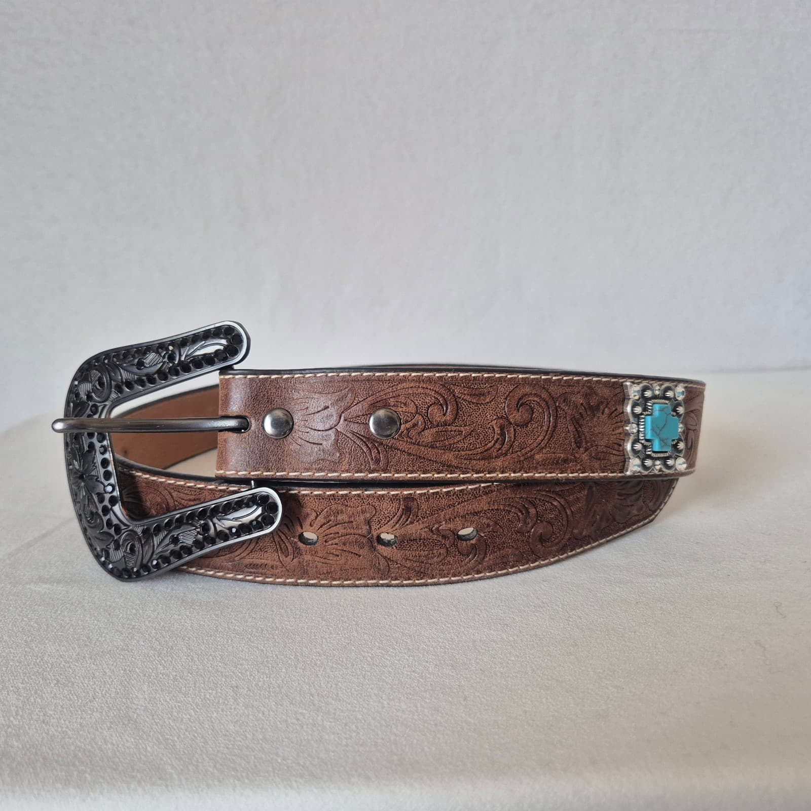 ARIAT Women's S Western Belt Embossed-Leather Turquoise Rhinestone-Accent Buckle - Thumbnail 3