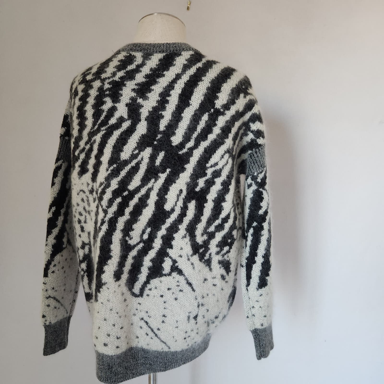 NWoT AllSaints Animal Jumper Wool Mohair V-Neck Sweater Gray Black Women's M - Thumbnail 6