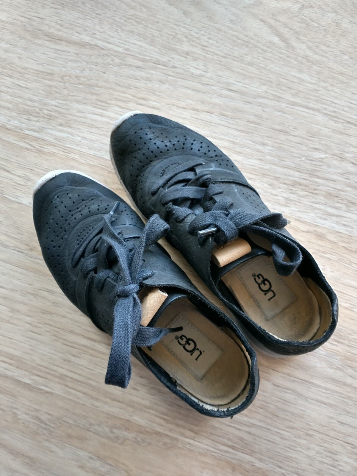 UGG Australia Tye Women Leather Fashion Sneakers Lace Up Black US6 EU36 #1016674 - Thumbnail 4