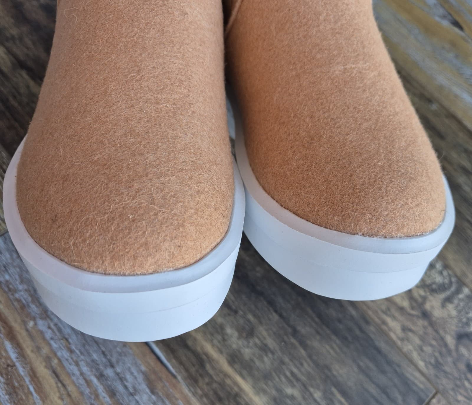 NEW OOFOS OOmega Londoner Women's 5 Ankle Boot Insulated Wool Blend Almond $160 - Thumbnail 11