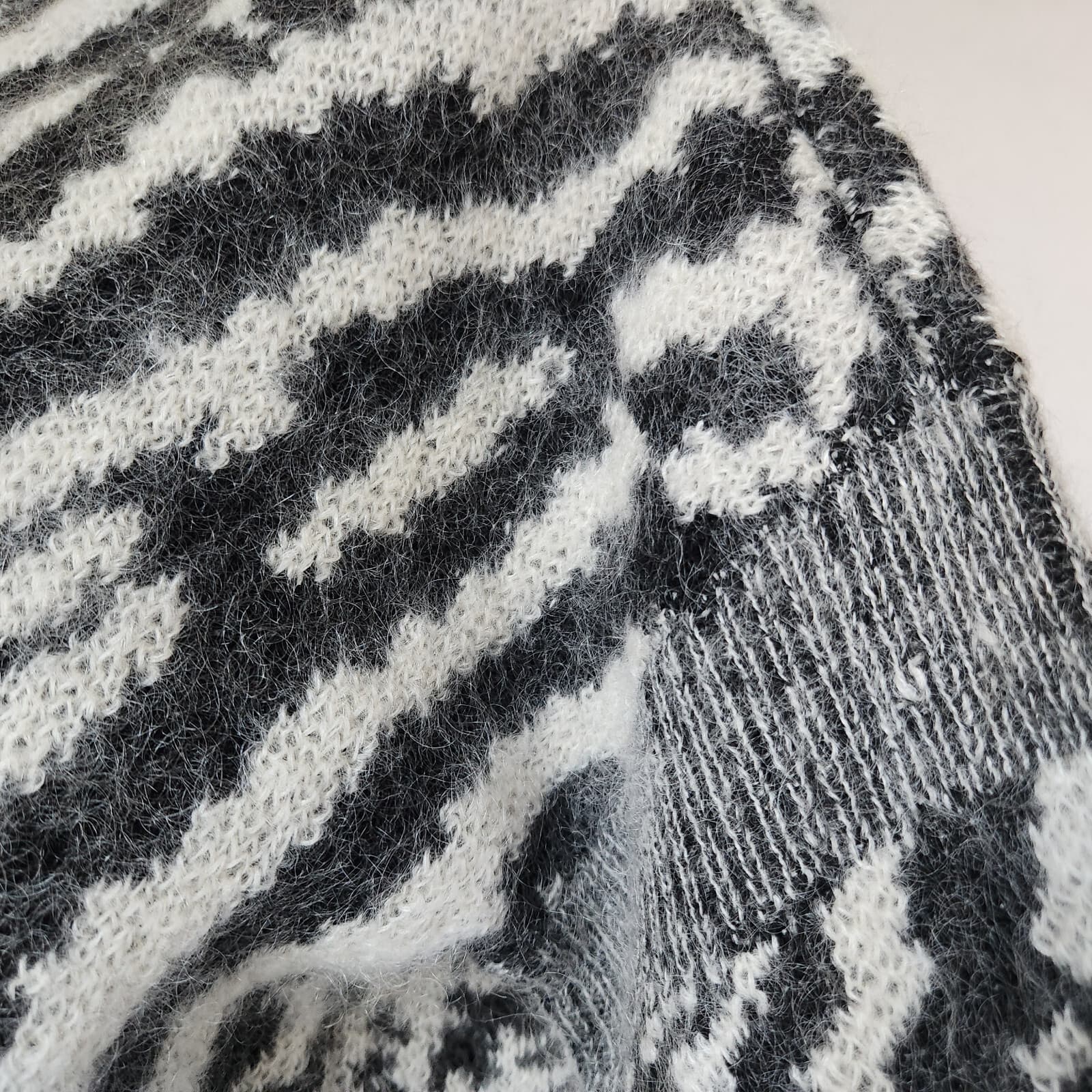 NWoT AllSaints Animal Jumper Wool Mohair V-Neck Sweater Gray Black Women's M - Thumbnail 5