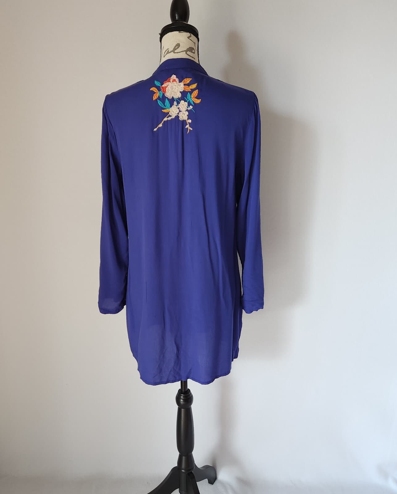 EUC LUNA MOON Embroidered Tunic Top Roll Tap Sleeve 100% Rayon Blue Women Sz.M - Thumbnail 6