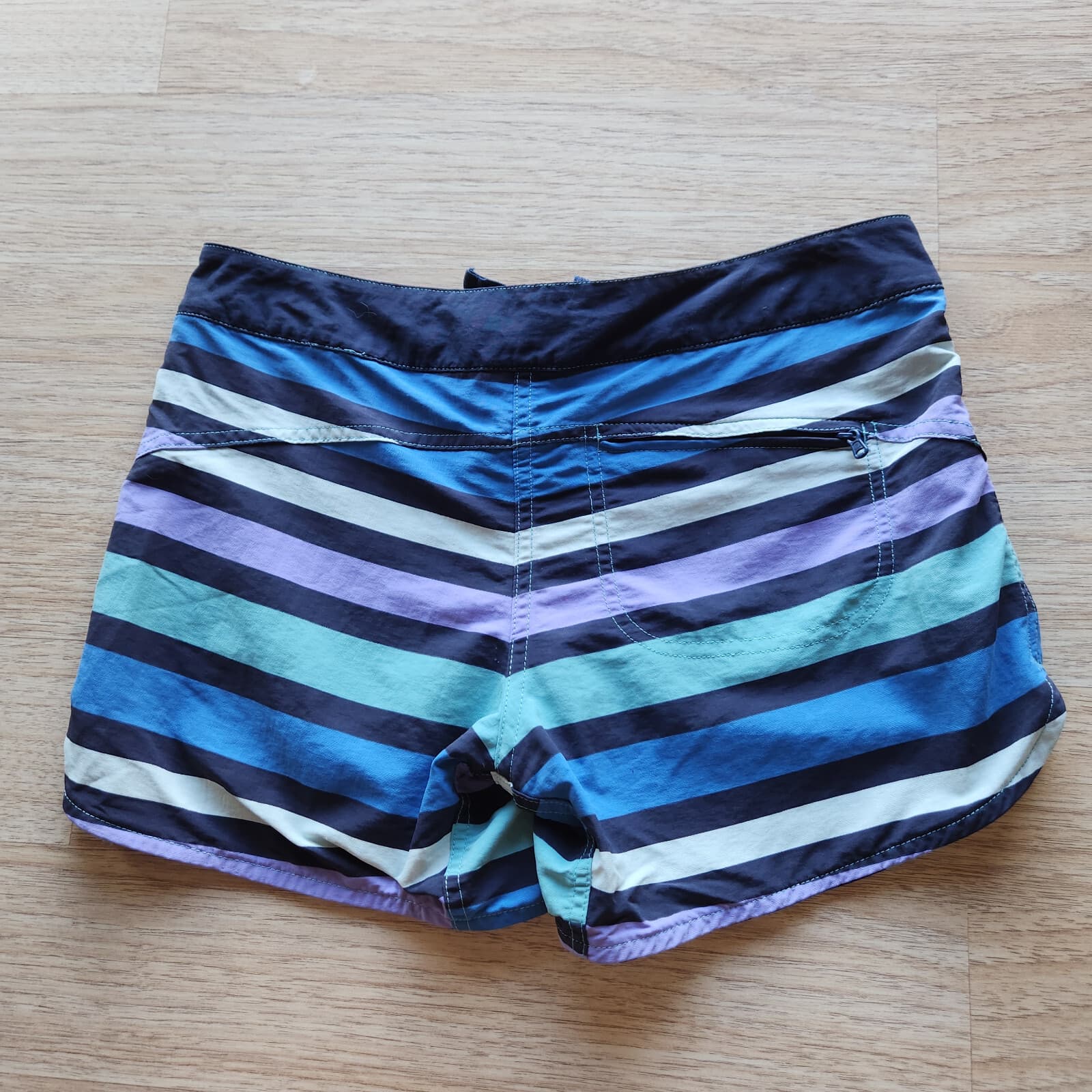 Patagonia Wavefarer Board Shorts Swim Beach Zip-Pocket Water Ribbon Women Sz.2 - Thumbnail 4