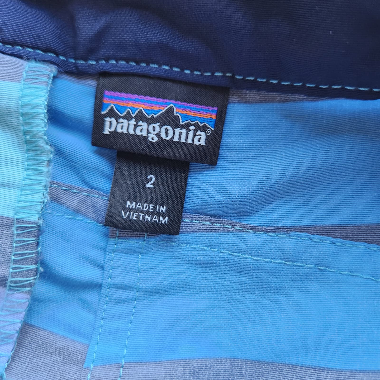 Patagonia Wavefarer Board Shorts Swim Beach Zip-Pocket Water Ribbon Women Sz.2 - Thumbnail 6