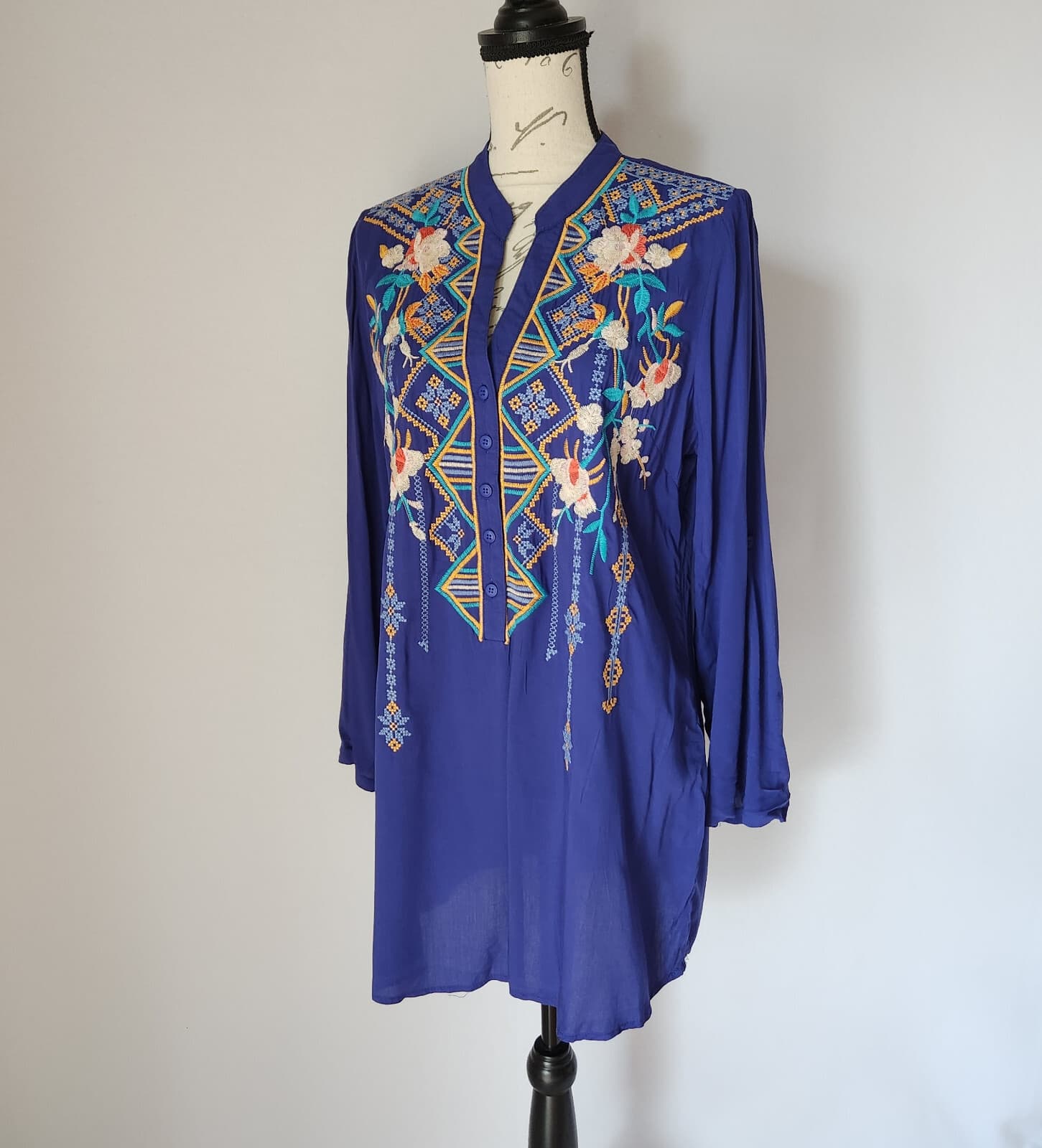EUC LUNA MOON Embroidered Tunic Top Roll Tap Sleeve 100% Rayon Blue Women Sz.M - Thumbnail 3