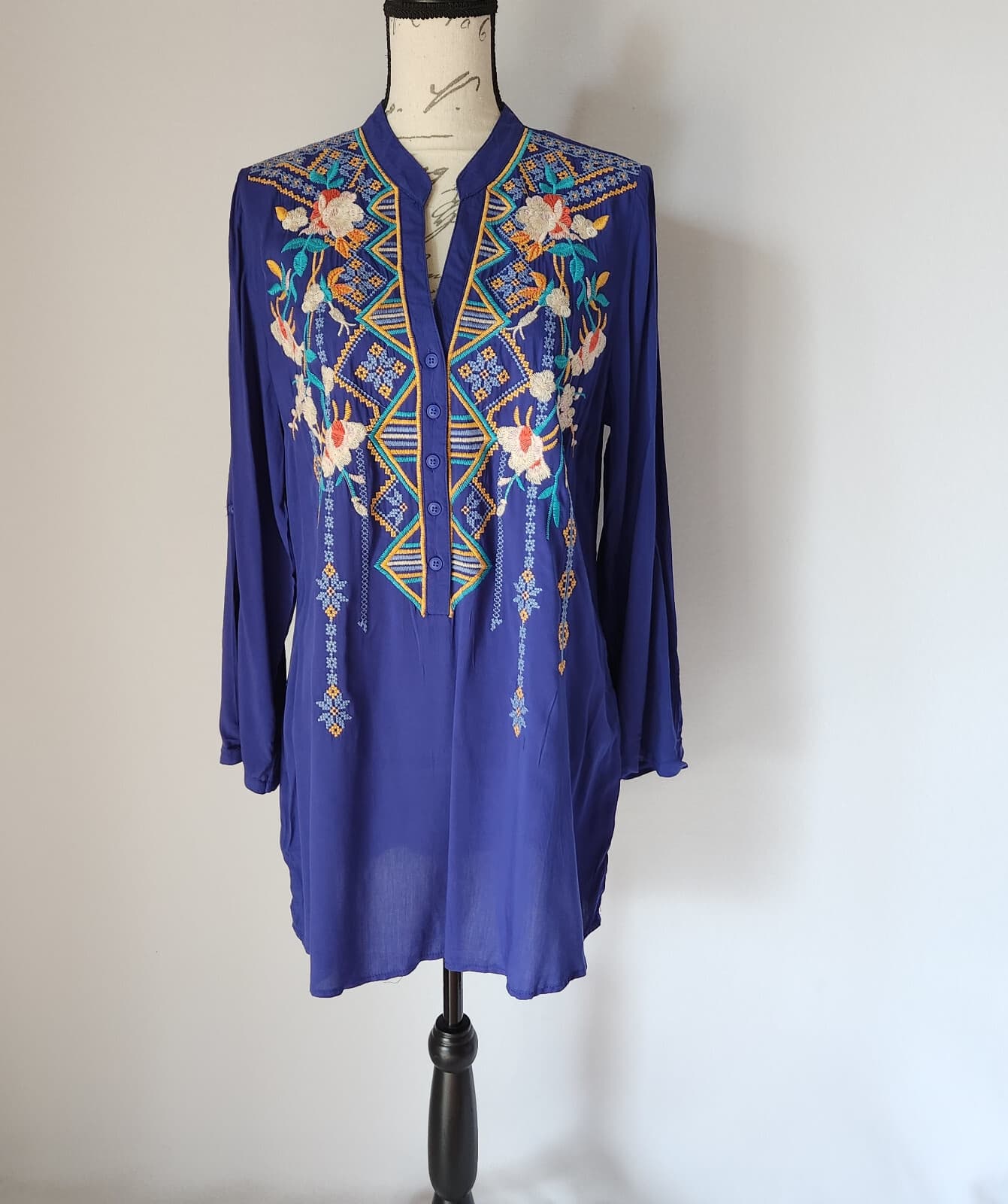 EUC LUNA MOON Embroidered Tunic Top Roll Tap Sleeve 100% Rayon Blue Women Sz.M - Thumbnail 2