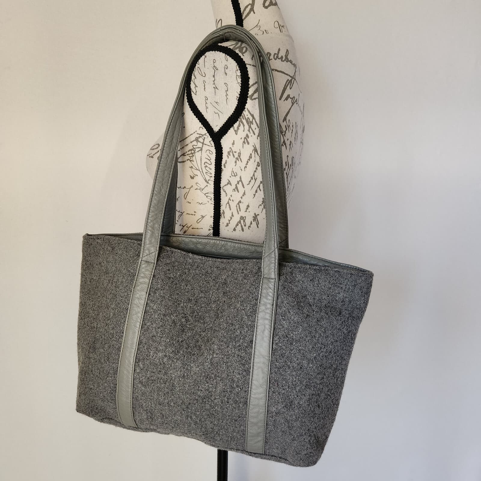 Californian Macasa Felted Lambwool Leather Tote Bag Zip-Closer Grey 16"x11" - Thumbnail 4