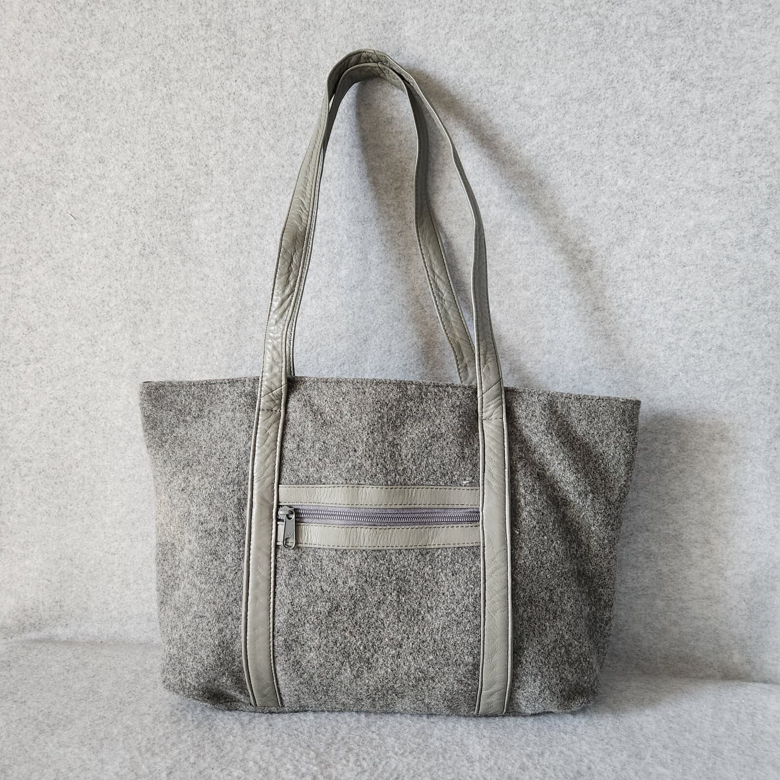 Californian Macasa Felted Lambwool Leather Tote Bag Zip-Closer Grey 16"x11" - Thumbnail 2