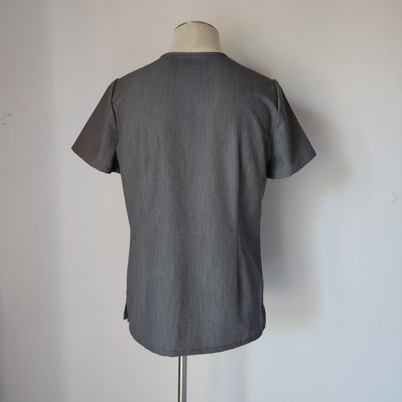 FIGS Technical Collection Casma 3 Pocket Scrub Top Short Sleeve Grey Women's S - Thumbnail 4